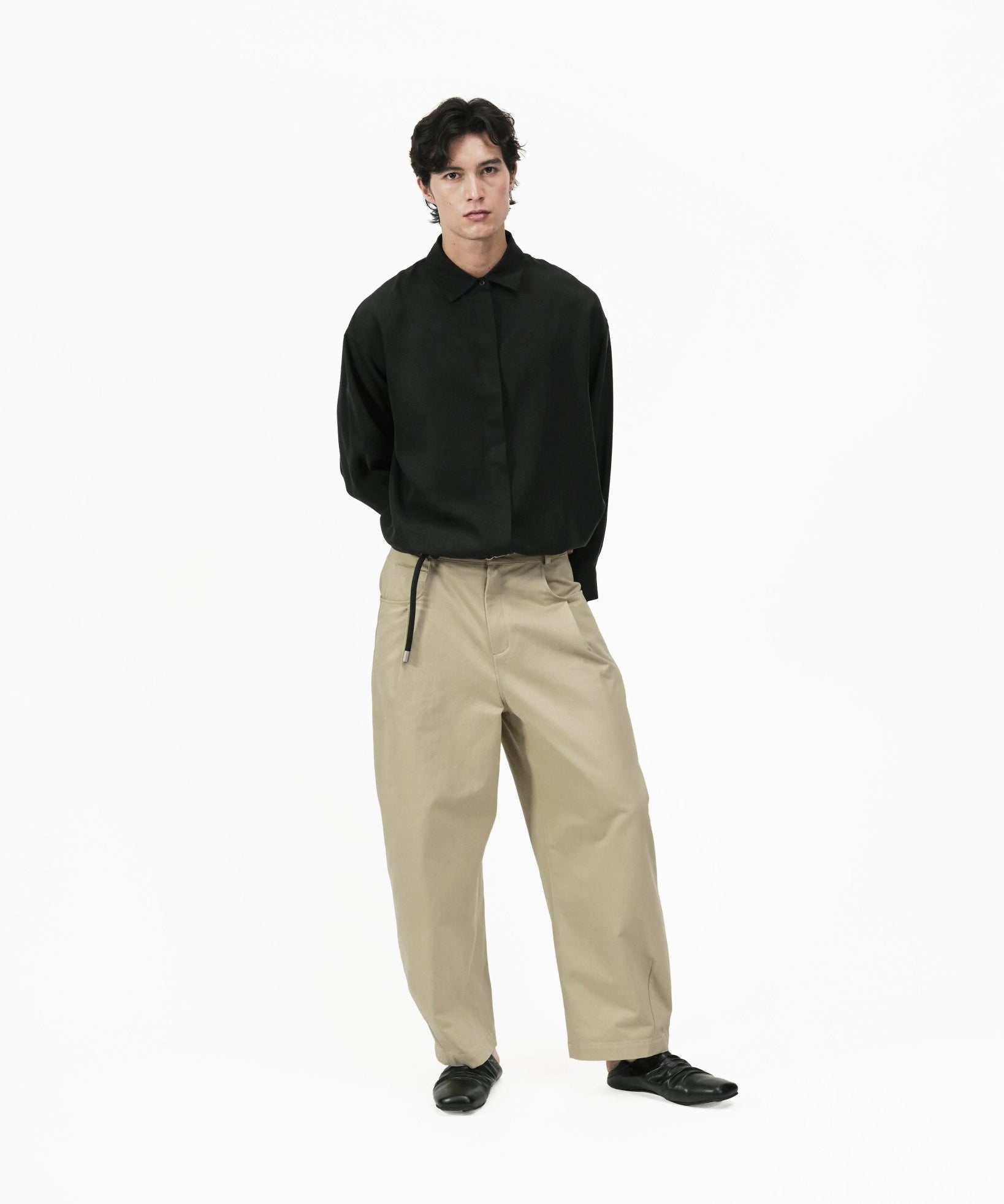 Fluid Knot Shirt - Black - G R A Y E