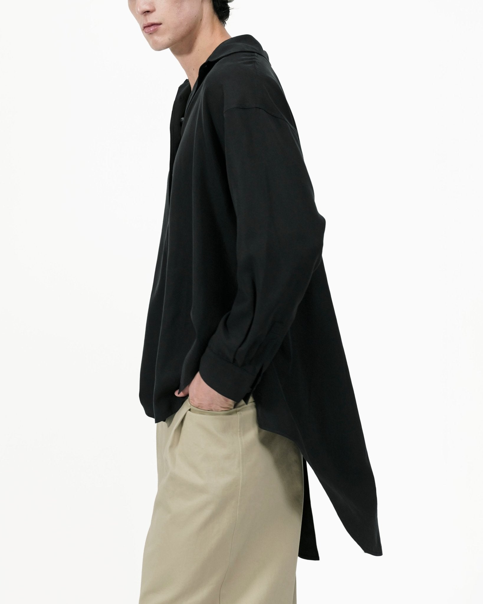 Fluid Knot Shirt - Black - G R A Y E