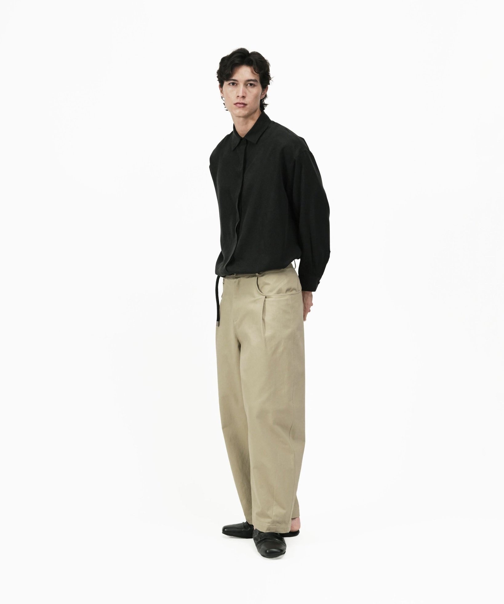 Fluid Knot Shirt - Black - G R A Y E