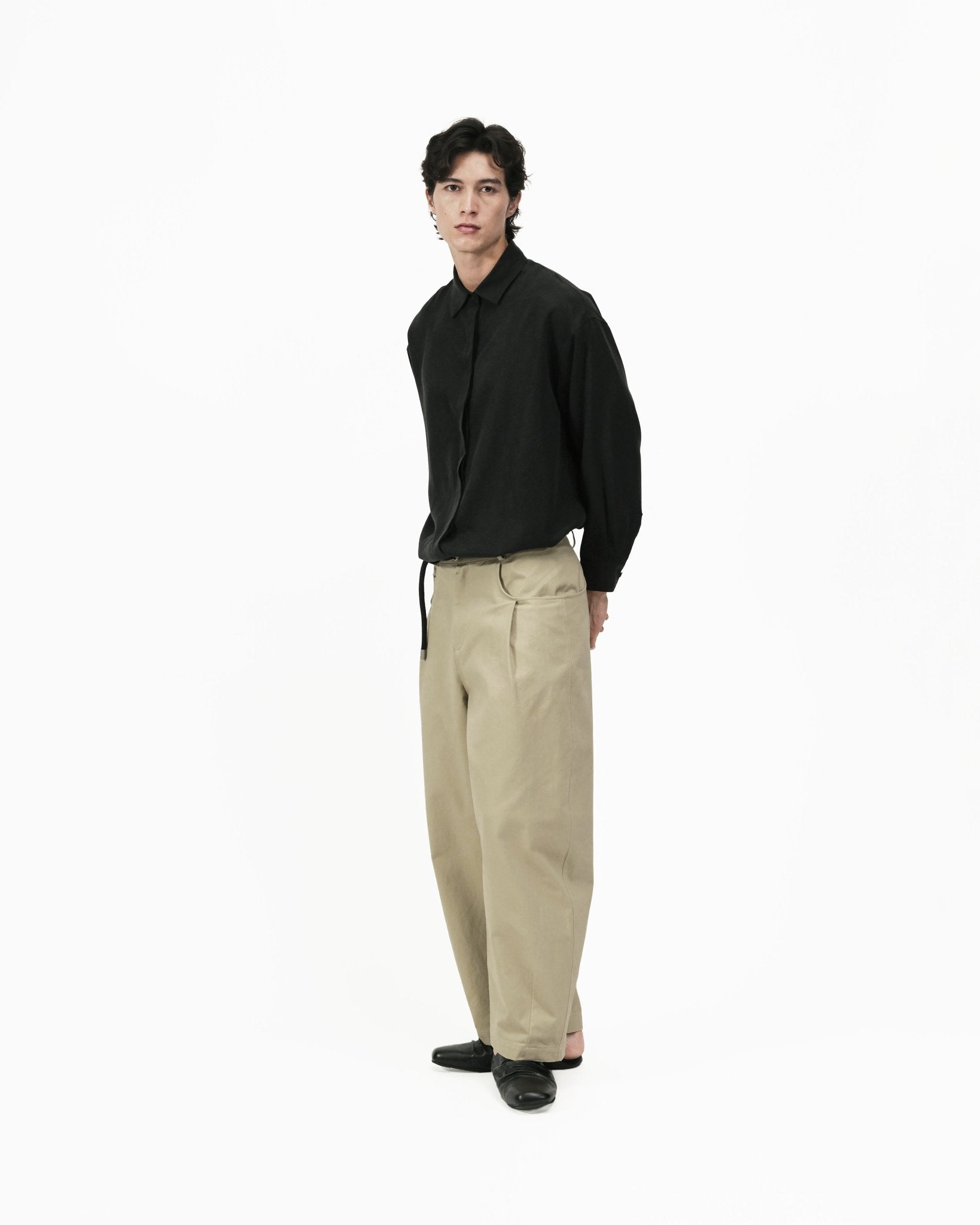 Fluid Knot Shirt - Black - G R A Y E
