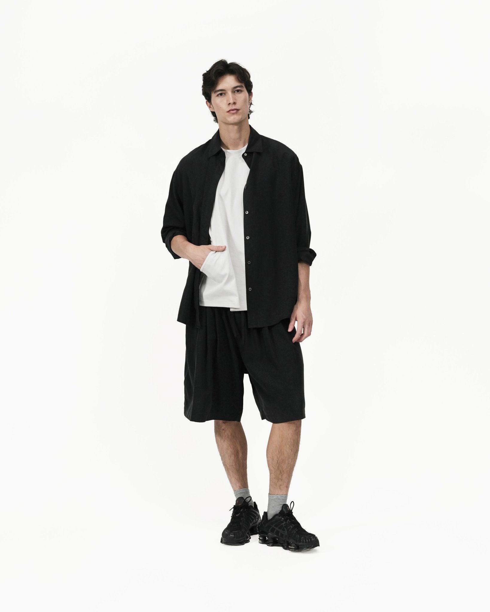 Fluid Knot Shirt - Black - G R A Y E