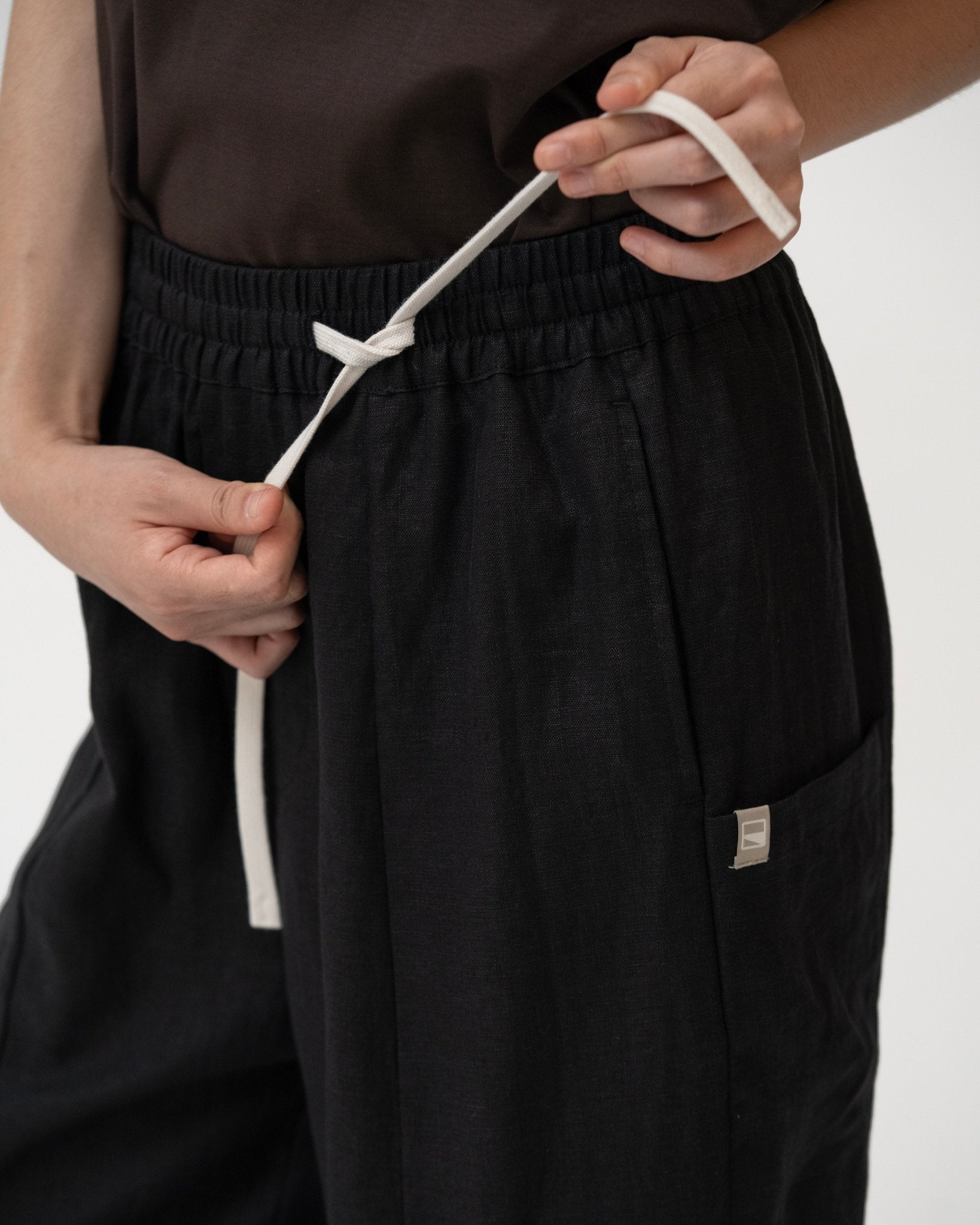 Journeyman Linen Pants - Black - G R A Y E