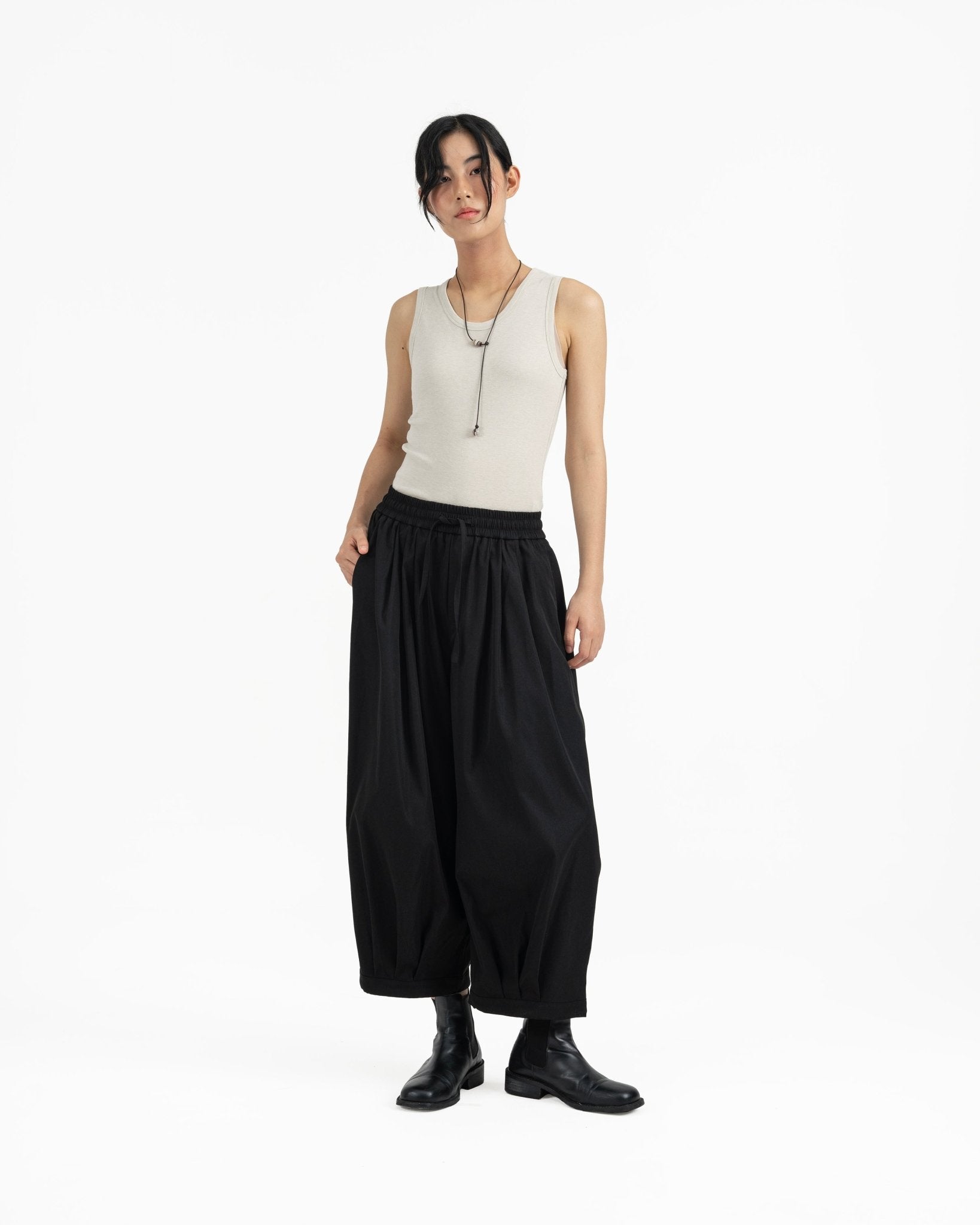 Pleated Balloon Jogger 2.0 - Black - G R A Y E