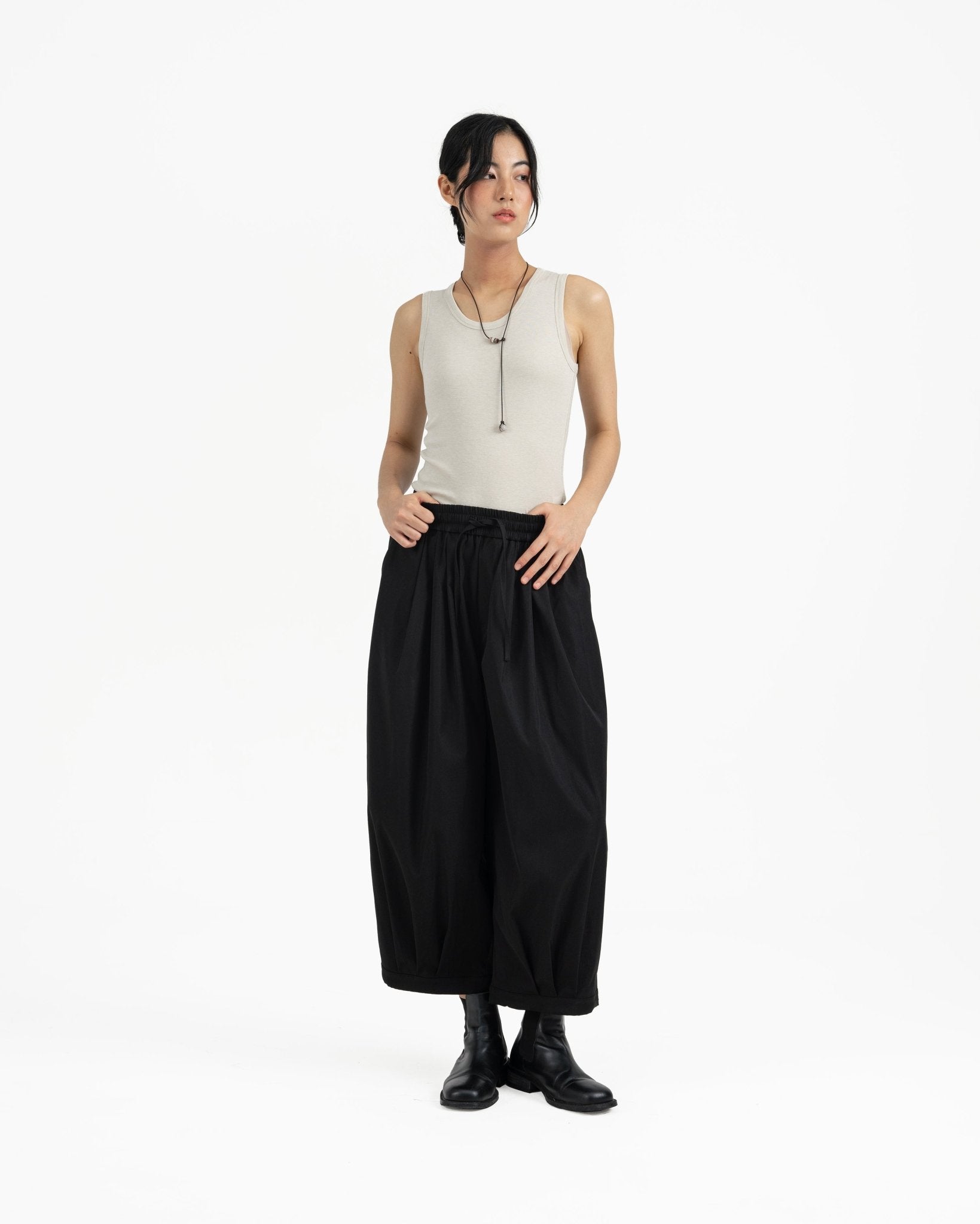 Pleated Balloon Jogger 2.0 - Black - G R A Y E