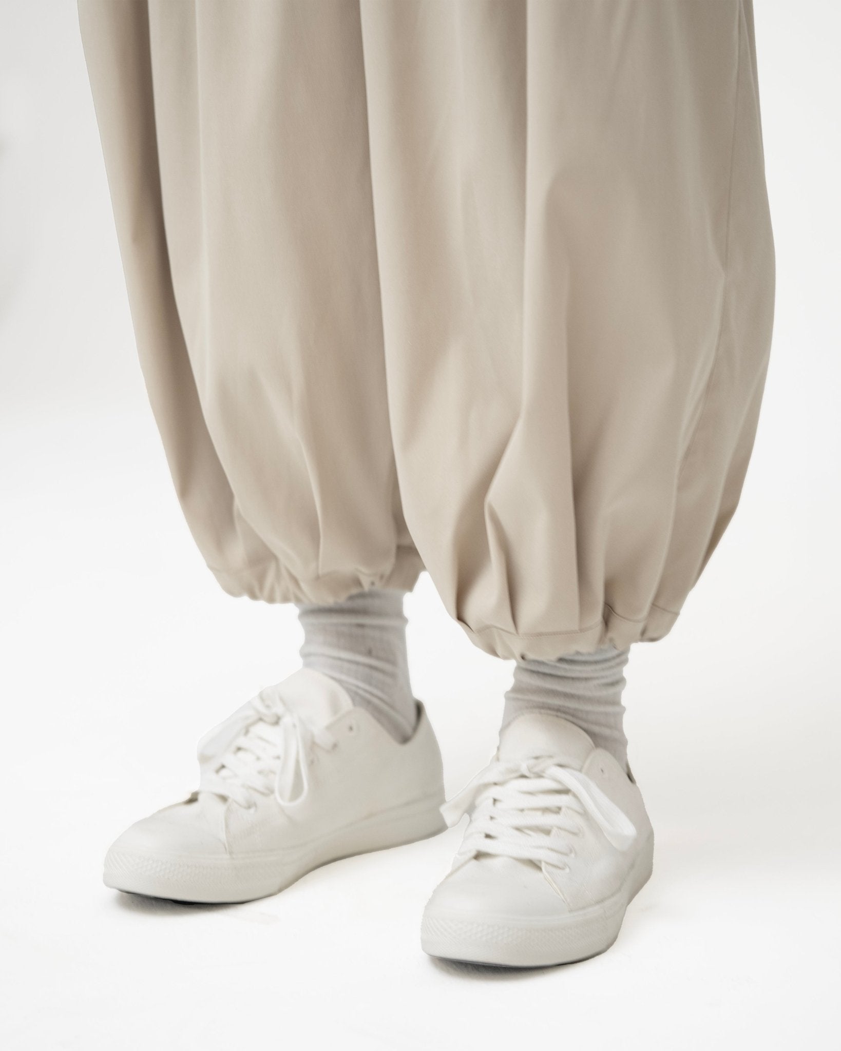 Pleated Balloon Jogger 2.0 - Sand - G R A Y E
