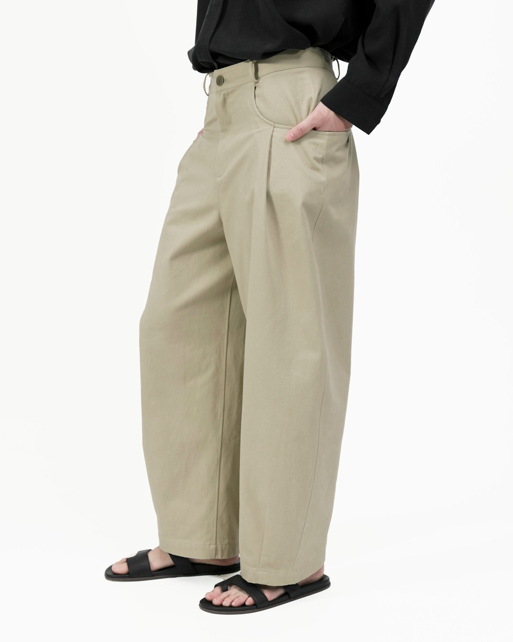 Soft Arc Chino - Khaki - G R A Y E