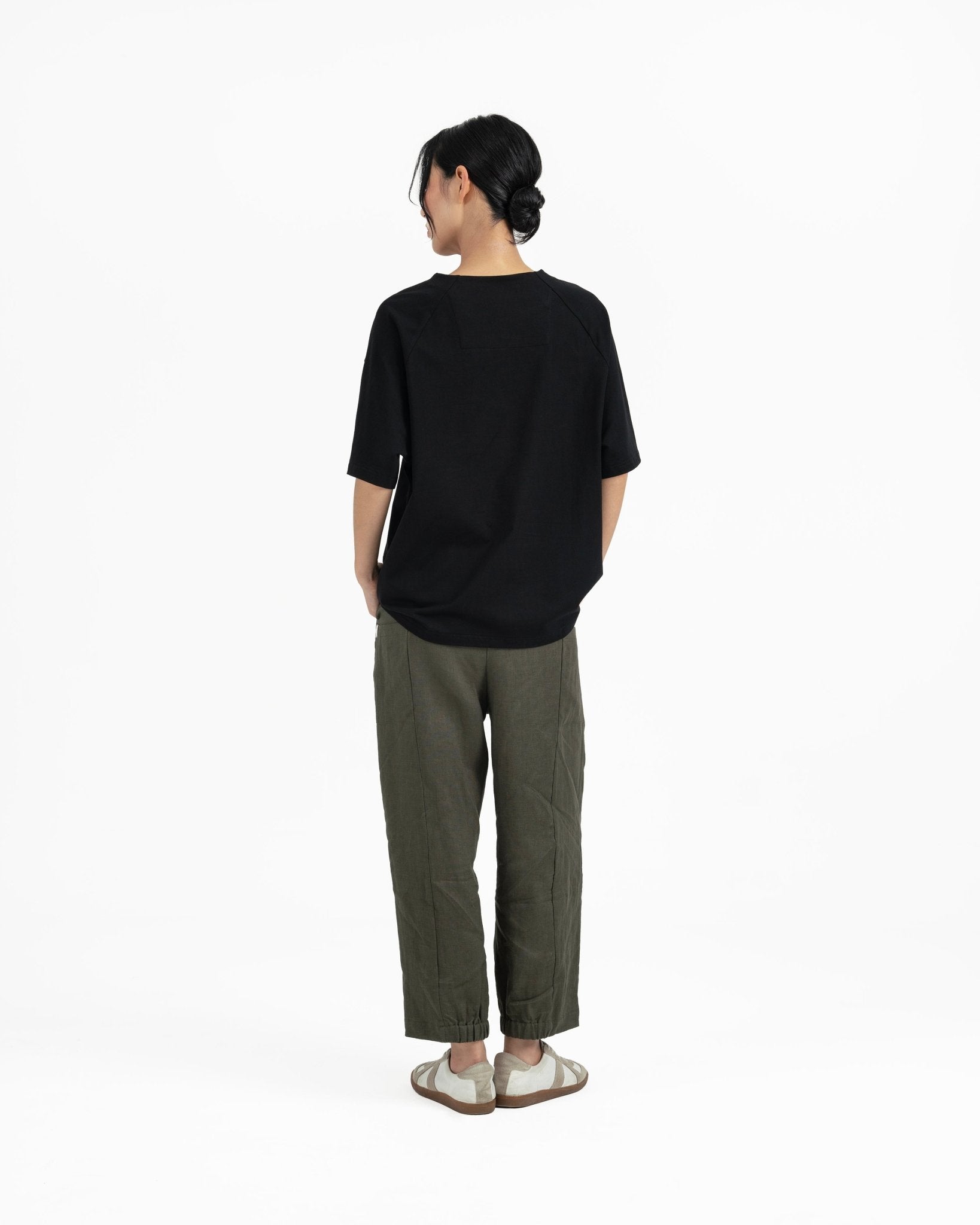 V Placket Tee 2.0 - Black - G R A Y E