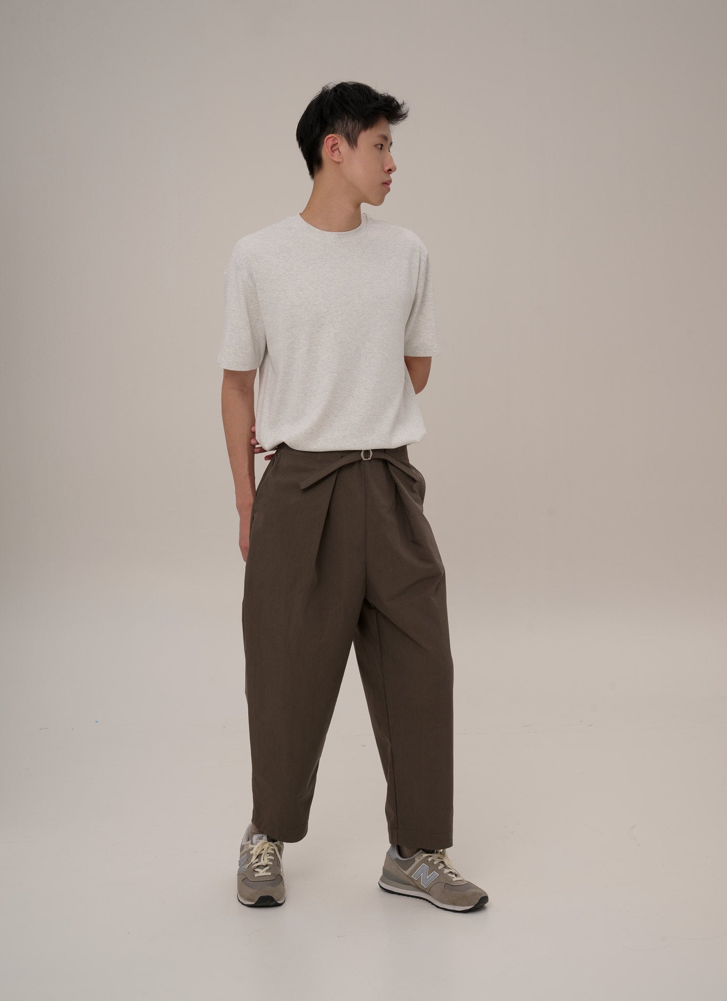 Adjustable Pleated Trousers - Cocoa - G R A Y E