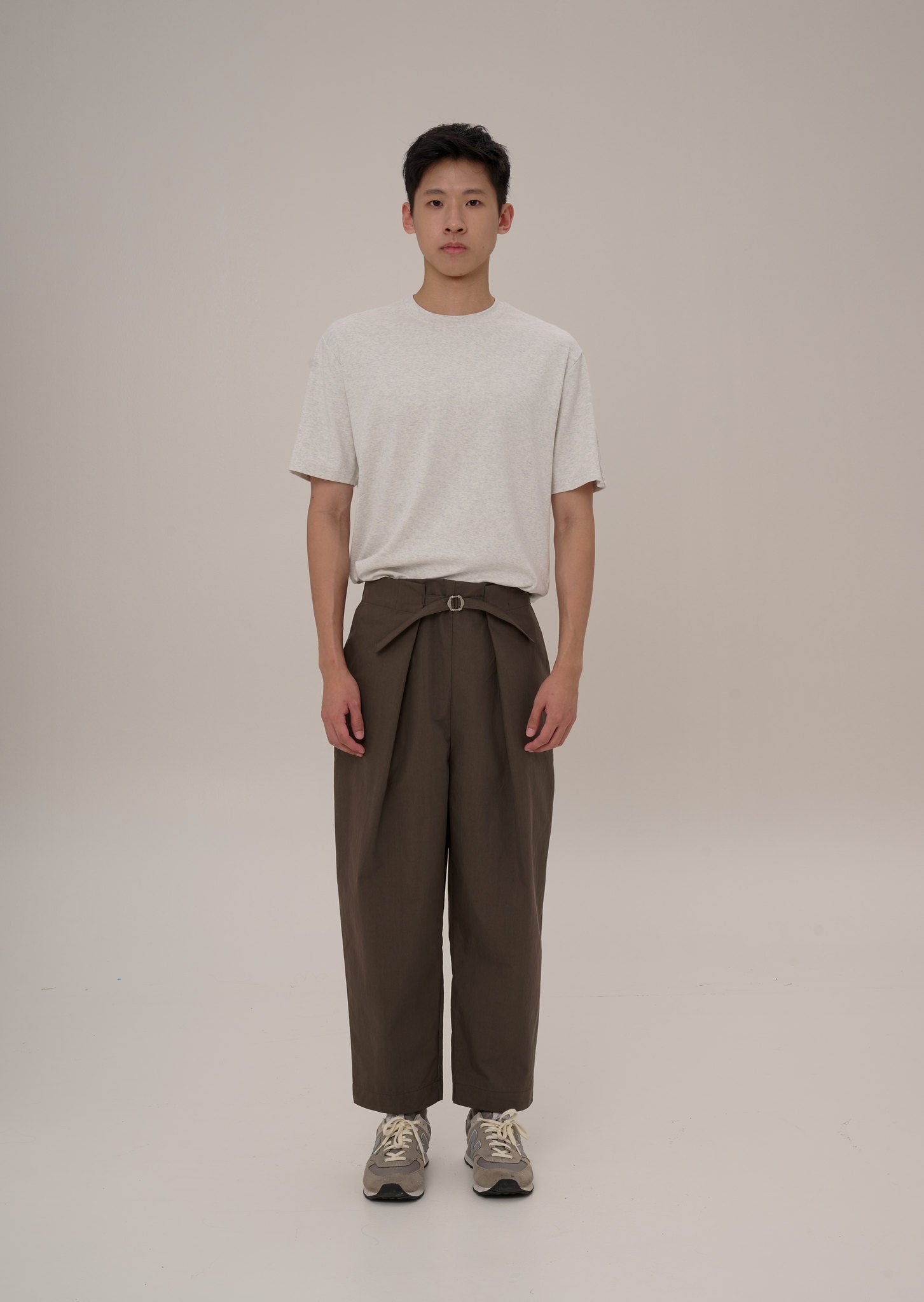 Adjustable Pleated Trousers - Cocoa – G R A Y E
