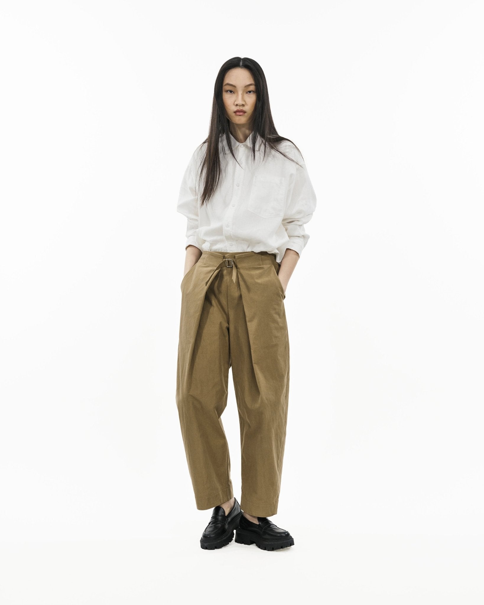 Adjustable Pleated Trousers 2.0 - Khaki - G R A Y E
