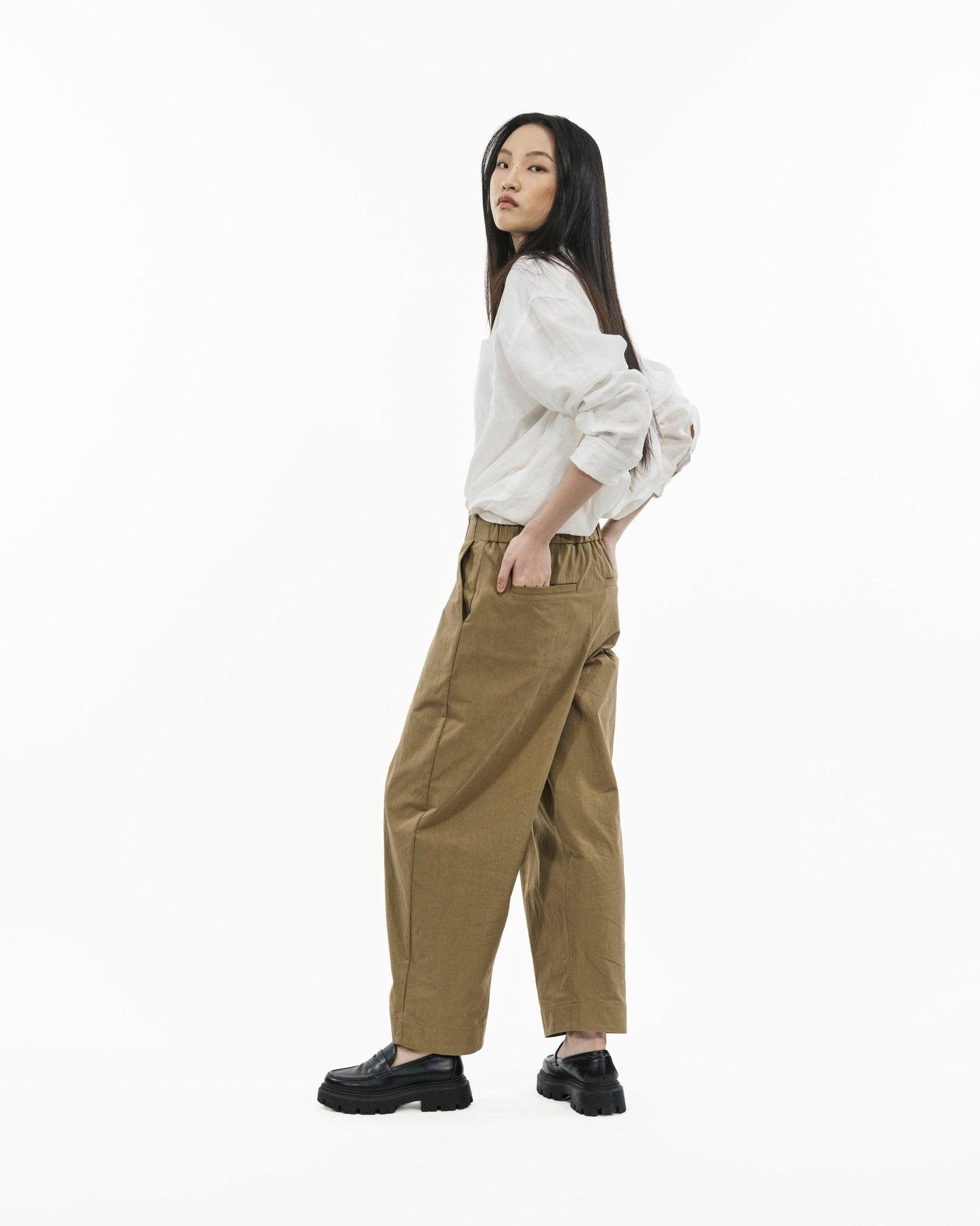 Adjustable Pleated Trousers 2.0 - Khaki - G R A Y E