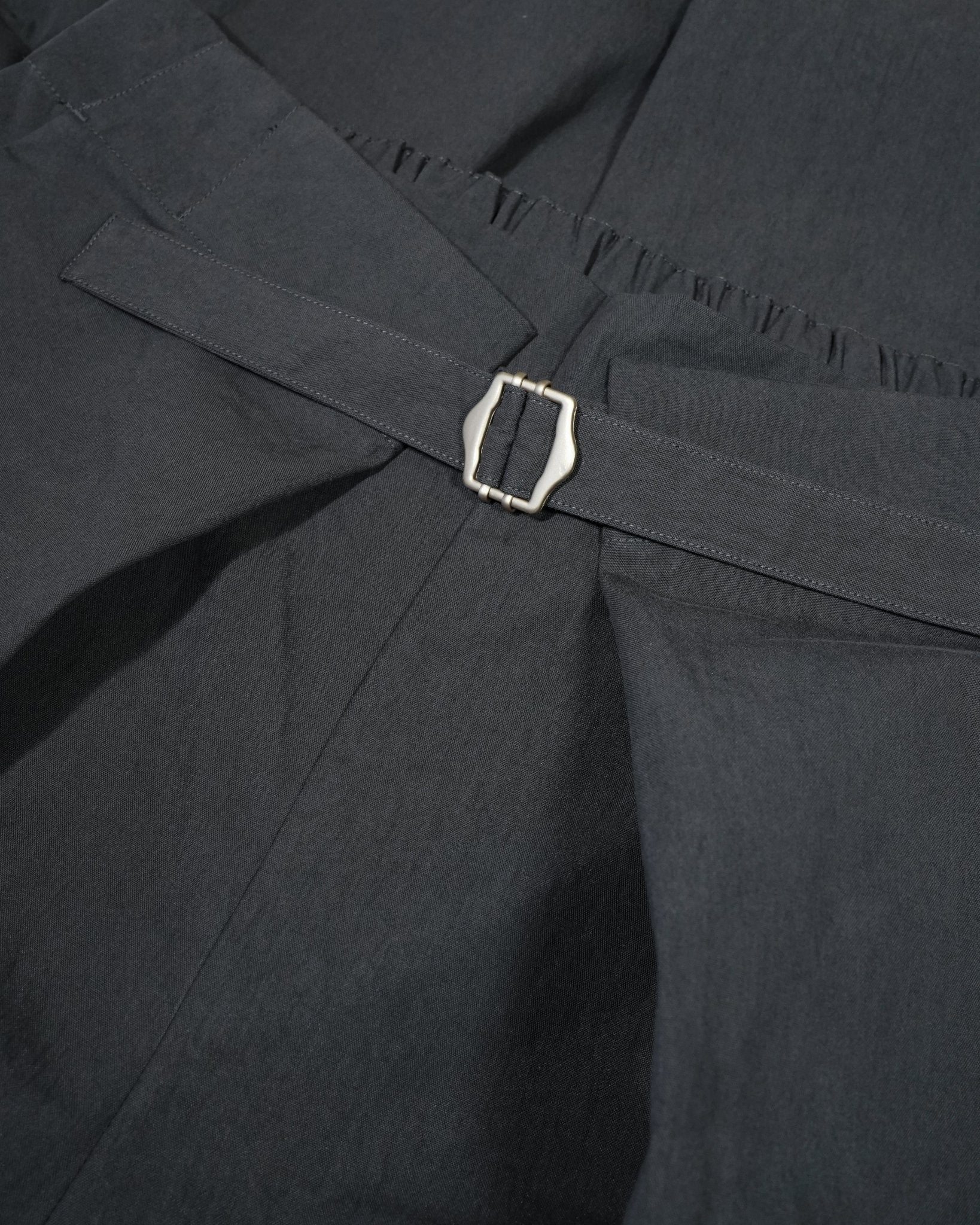 Adjustable Pleated Trousers 2.0 - Shadow - G R A Y E