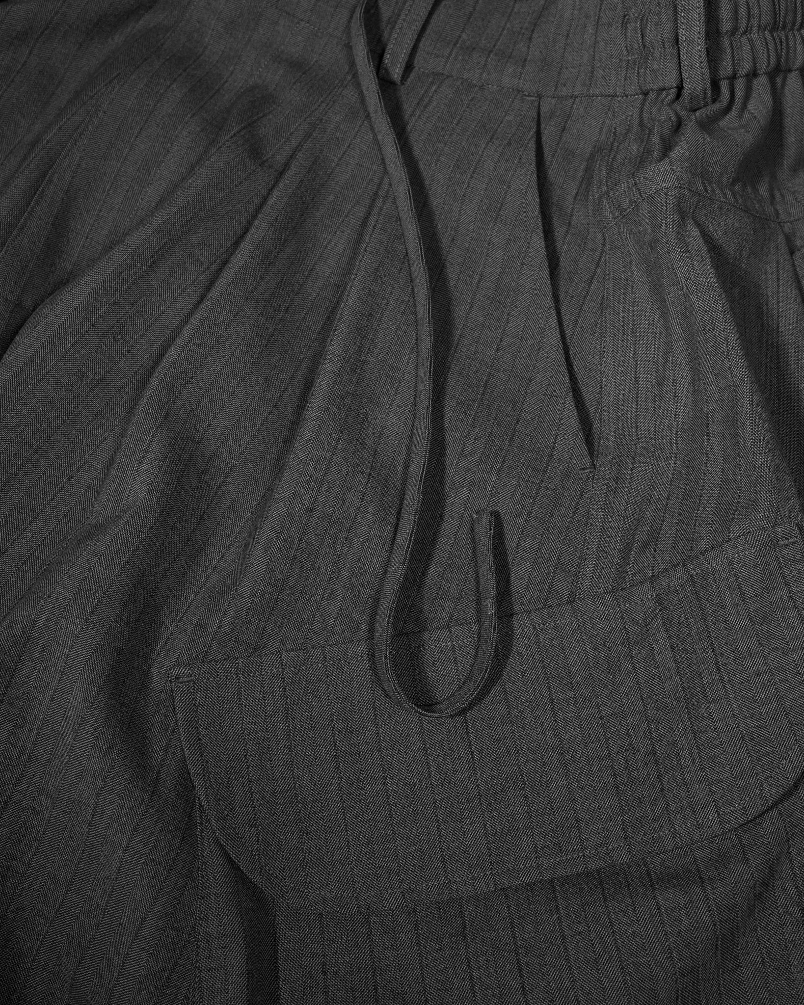 Balloon Cargo Shorts 2.0 - Charcoal Gray - G R A Y E