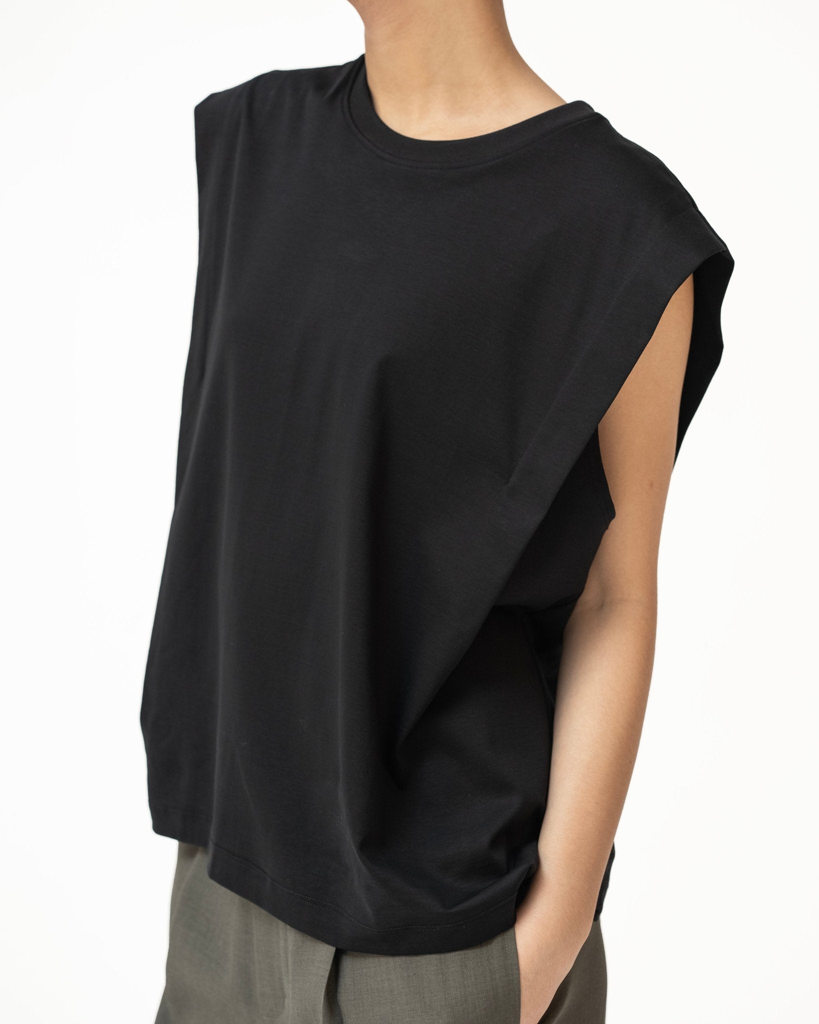 Frame Tank - Black - G R A Y E