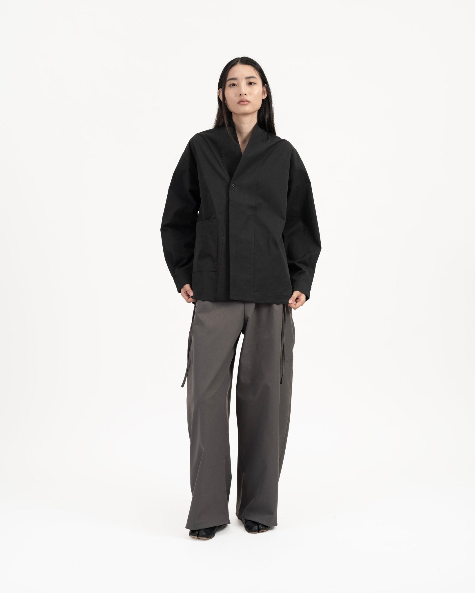 High Collar Shān - Black - G R A Y E