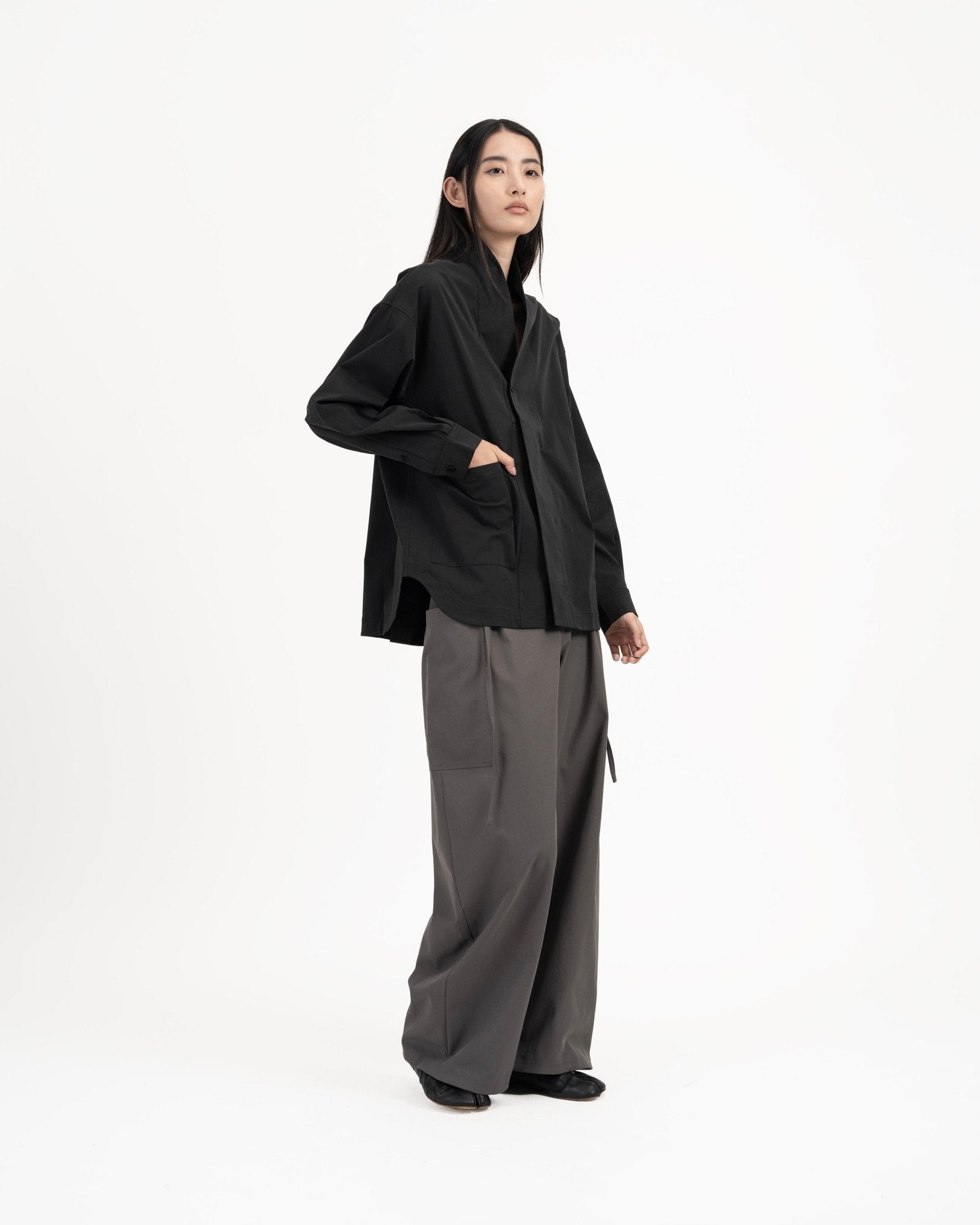 High Collar Shān - Black - G R A Y E