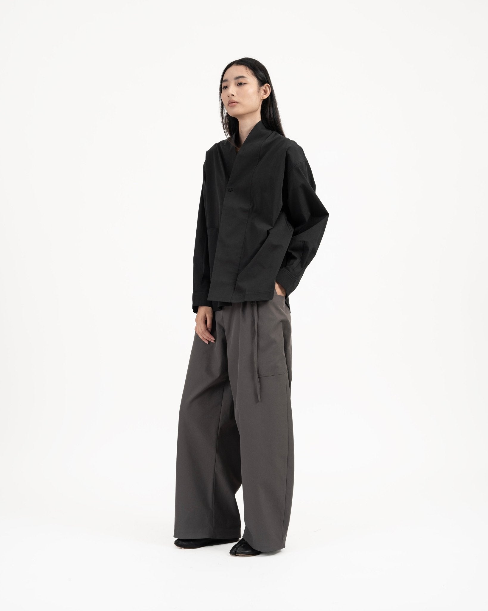 High Collar Shān - Black - G R A Y E