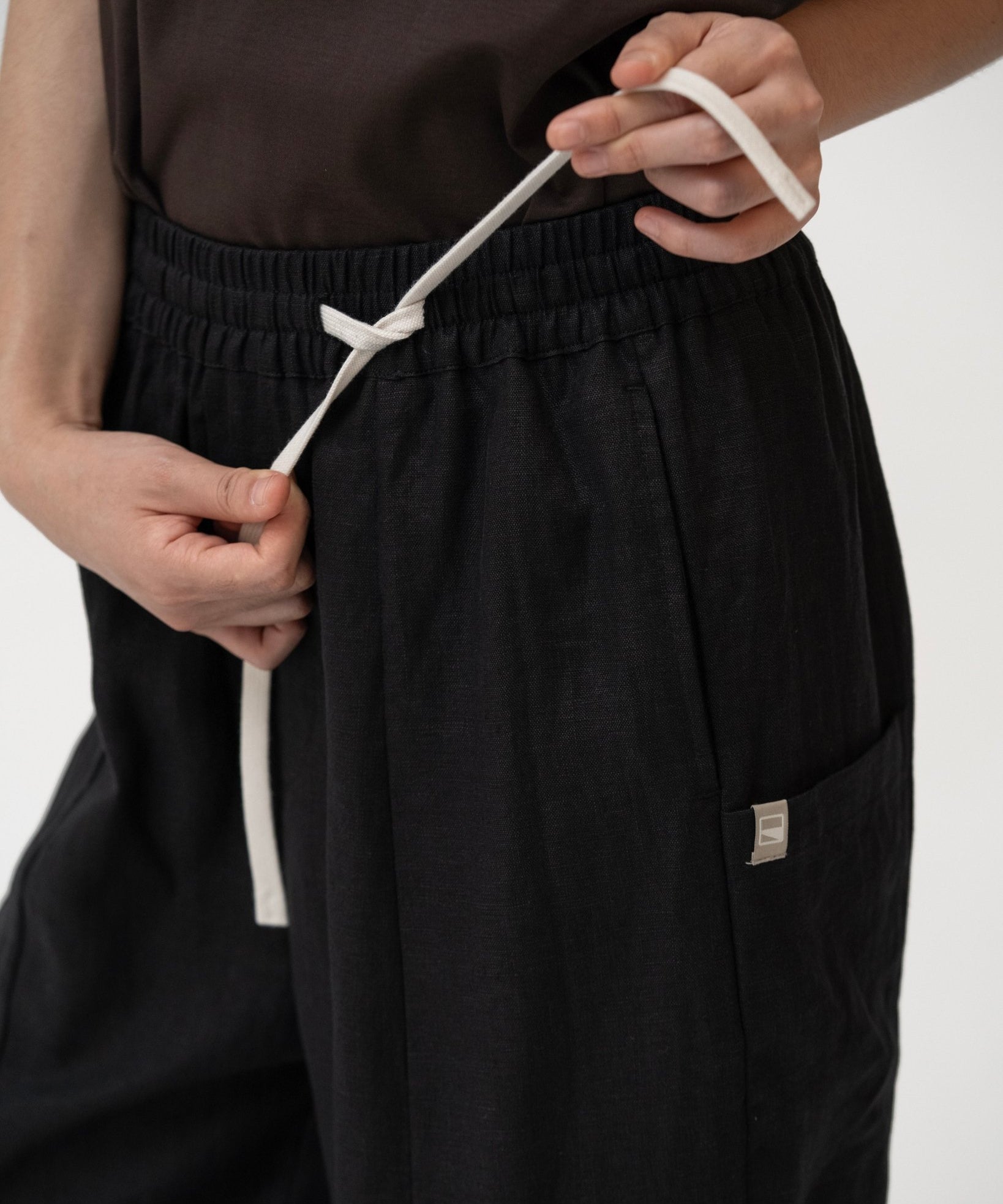 Journeyman Linen Pants - Black - G R A Y E