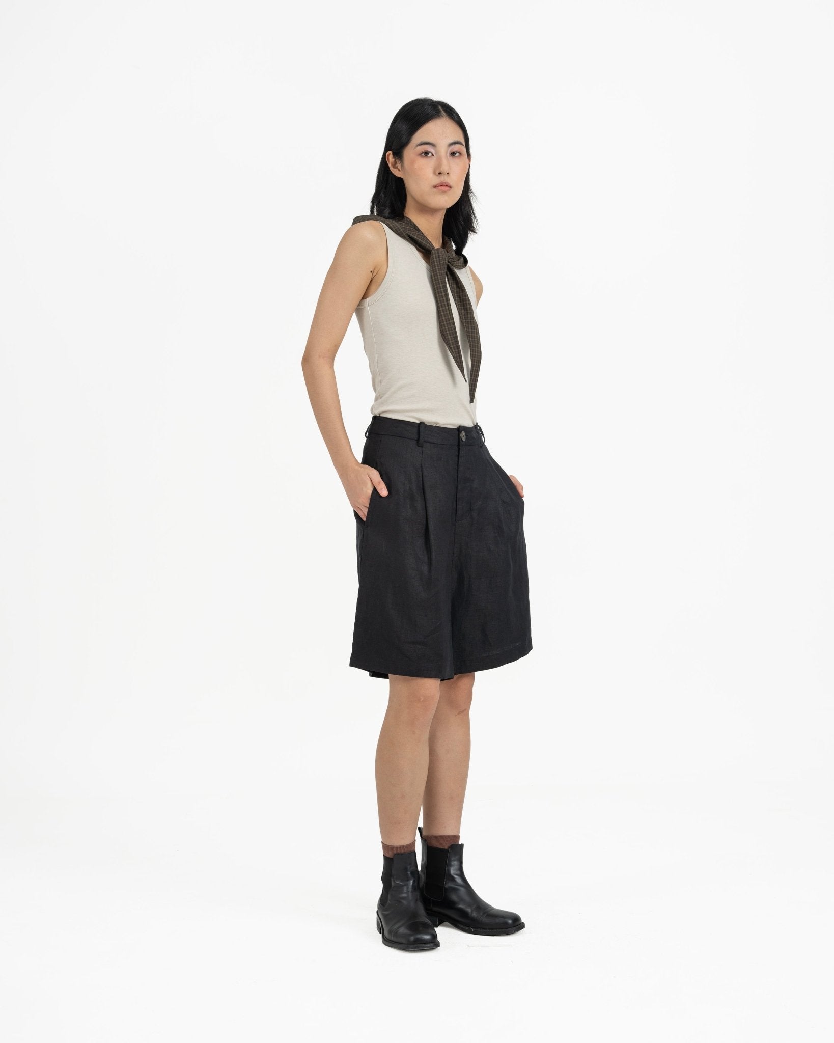 Lined Linen Shorts - Black - G R A Y E