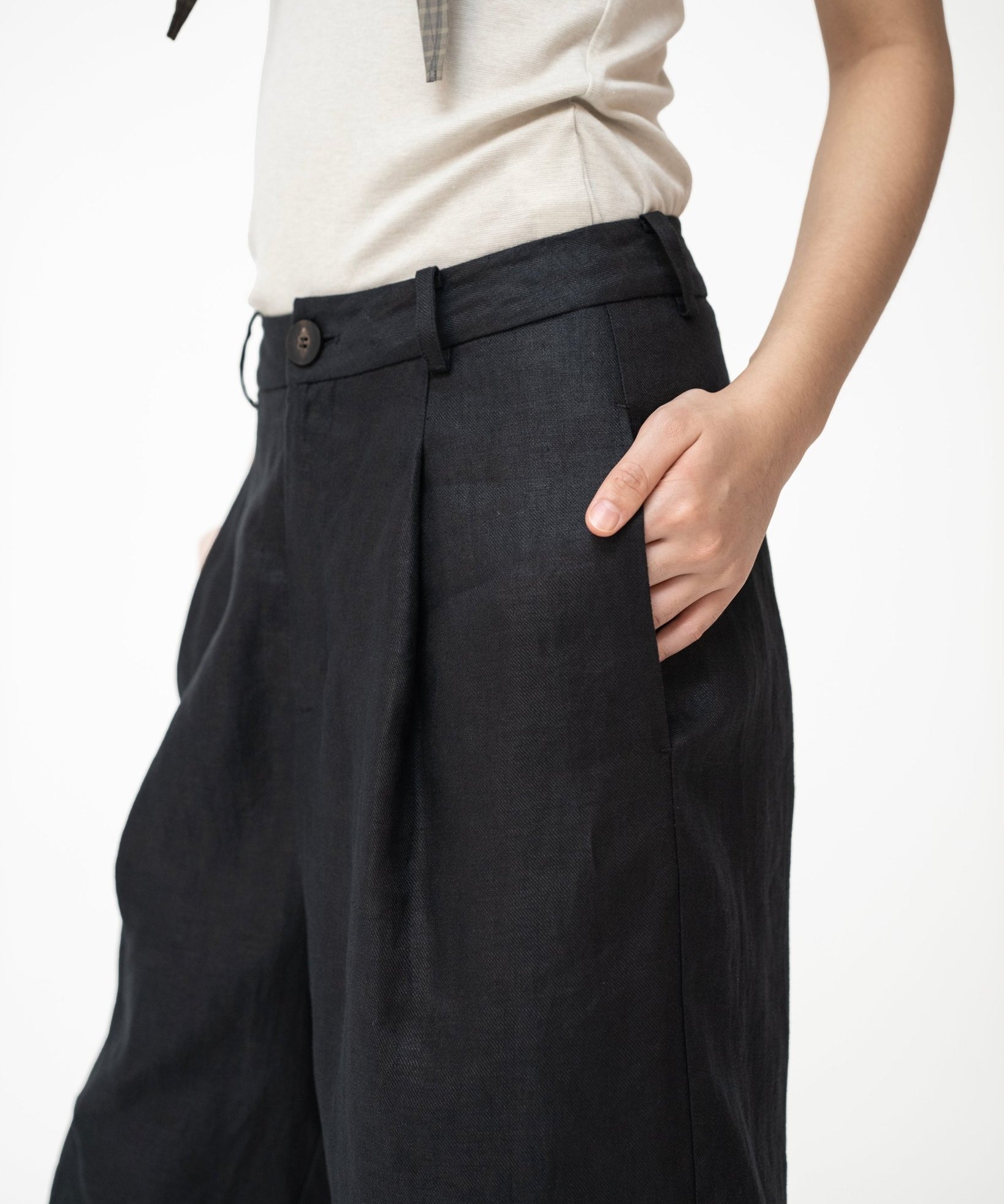 Lined Linen Shorts - Black - G R A Y E
