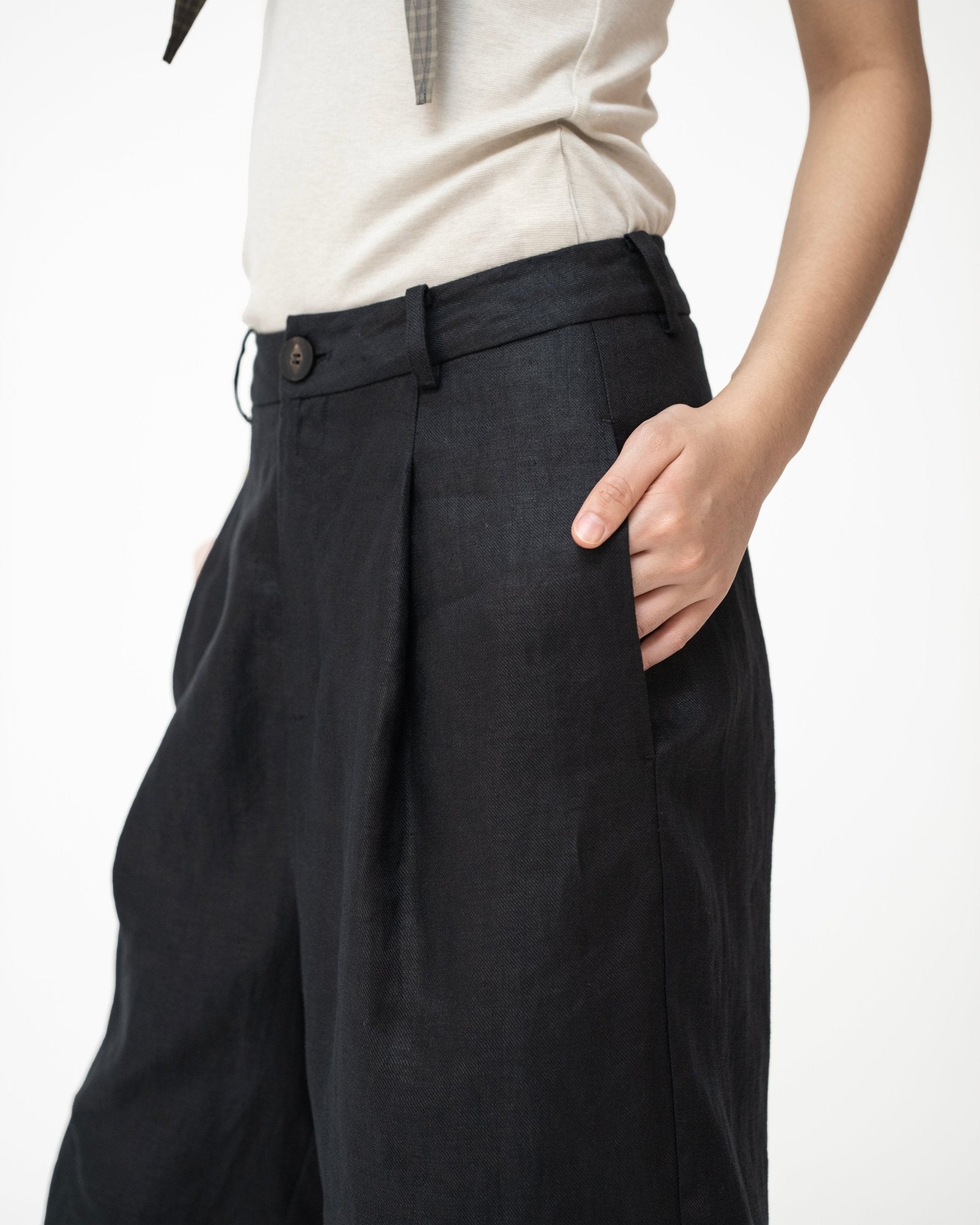 Lined Linen Shorts - Black - G R A Y E