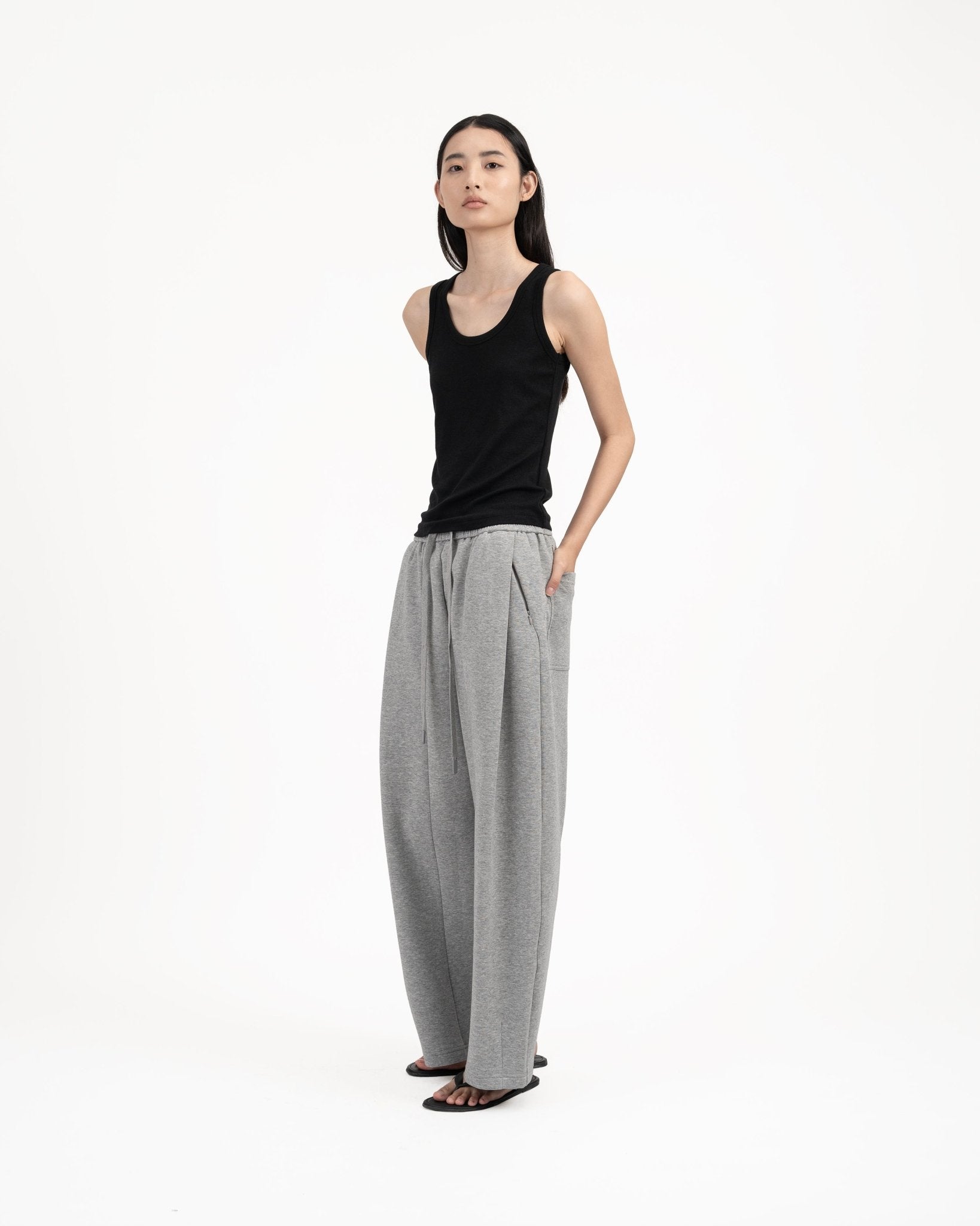 Modal - Cashmere Tank - Black - G R A Y E