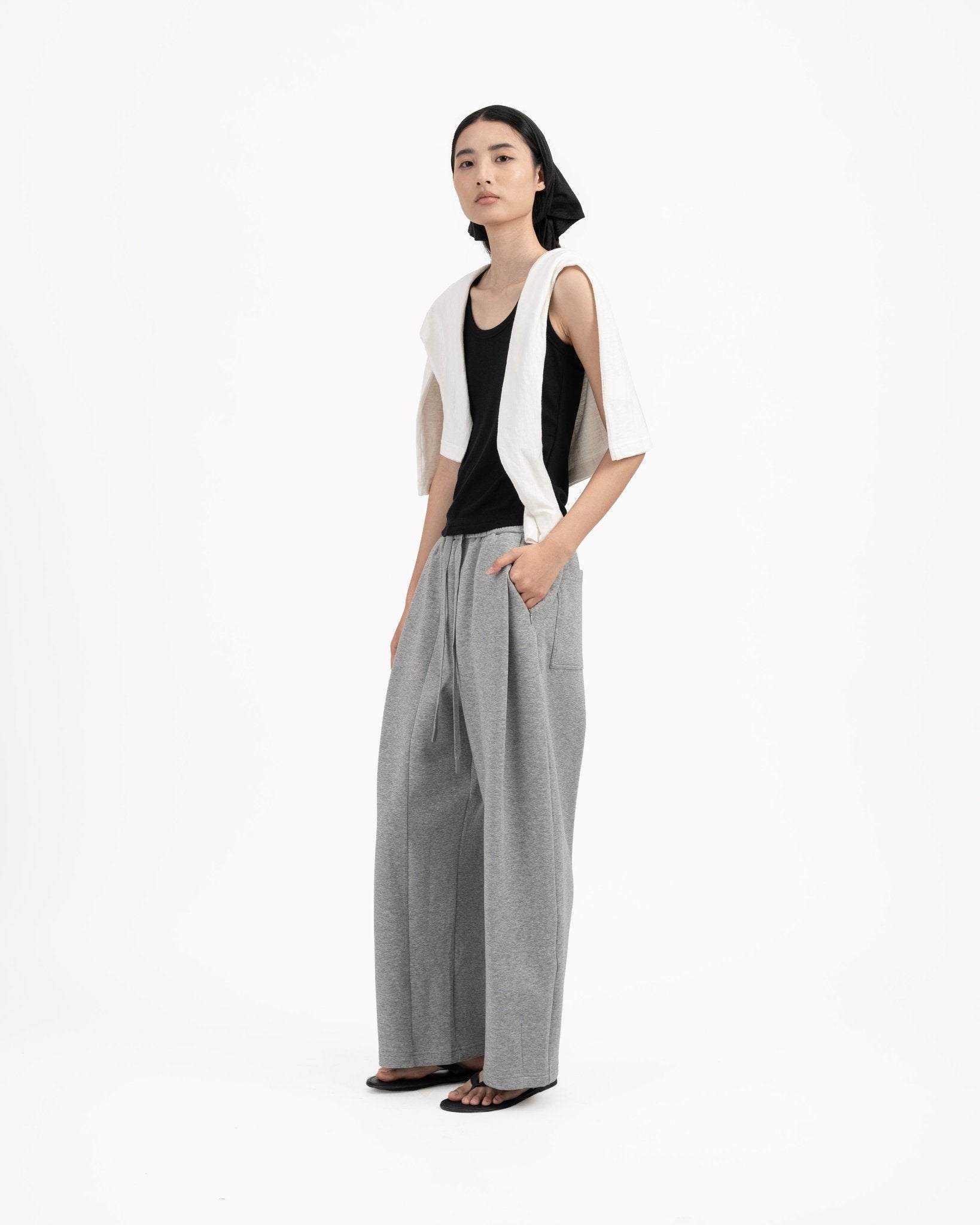 Modal - Cashmere Tank - Black - G R A Y E