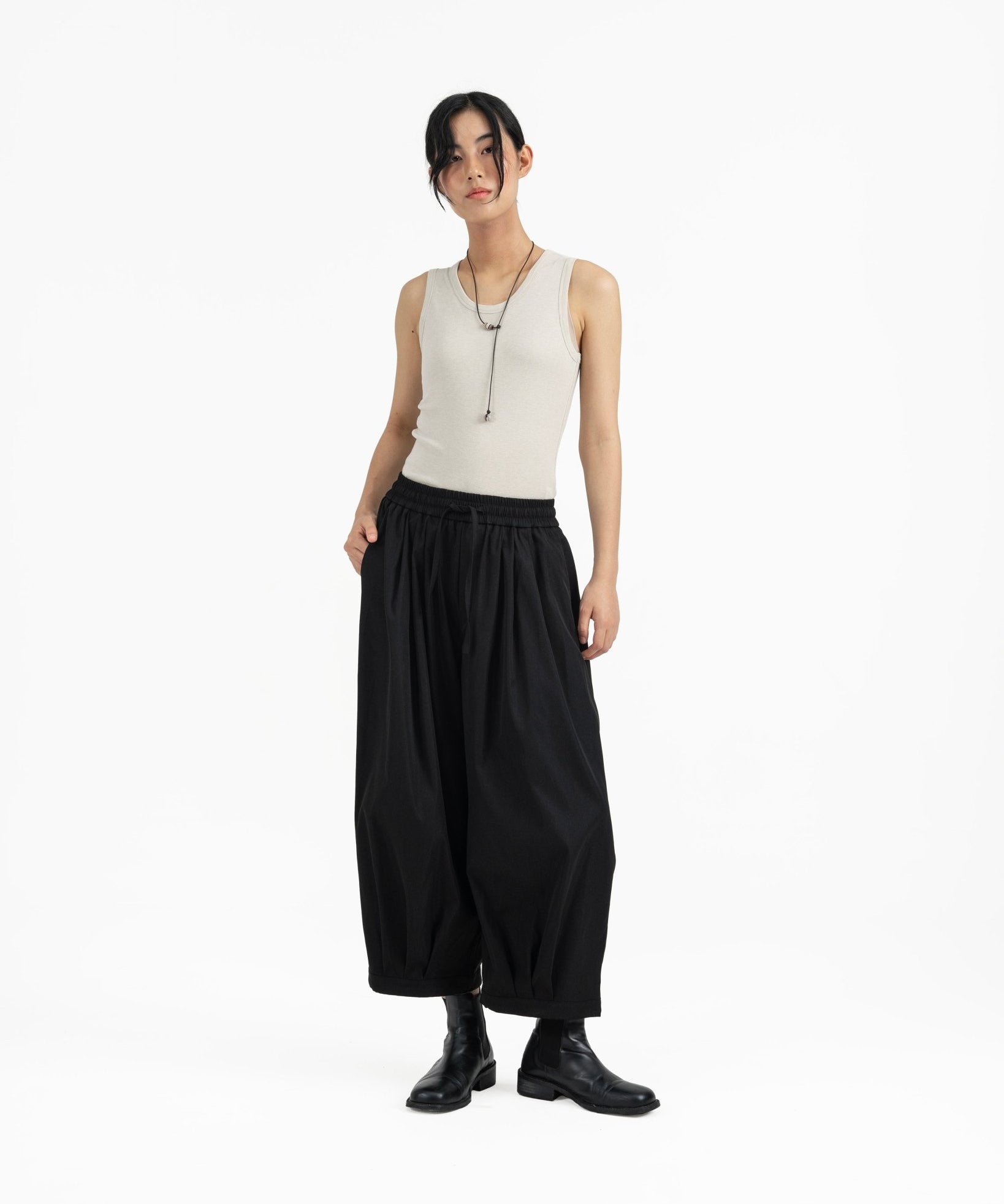 Pleated Balloon Jogger 2.0 - Black - G R A Y E