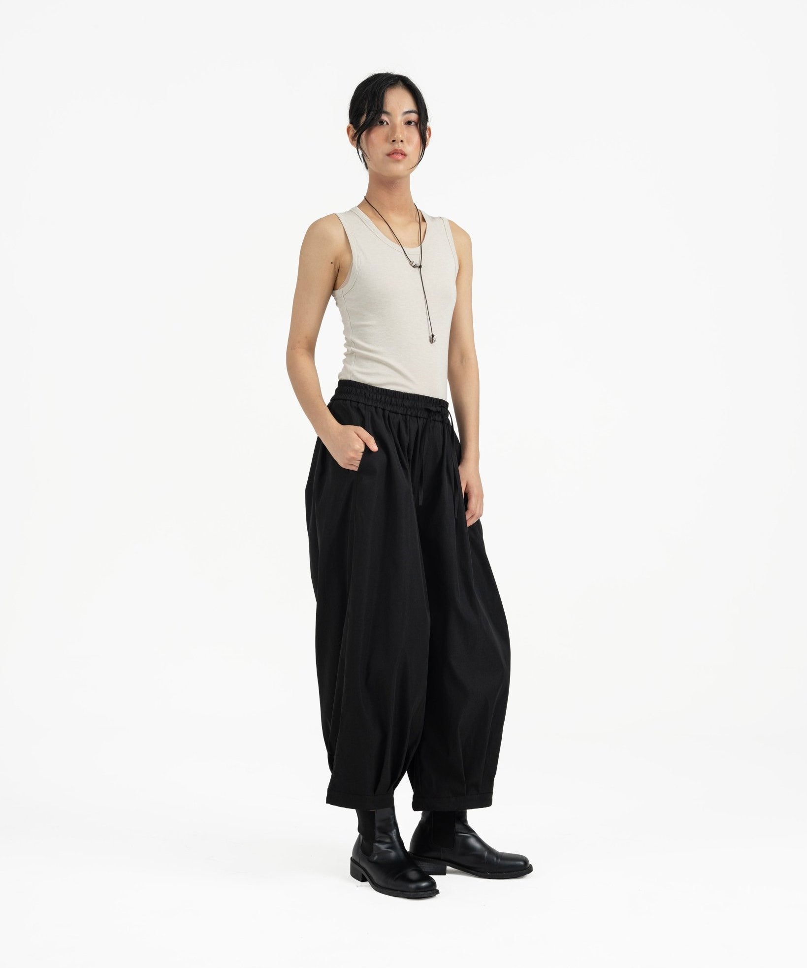 Pleated Balloon Jogger 2.0 - Black - G R A Y E