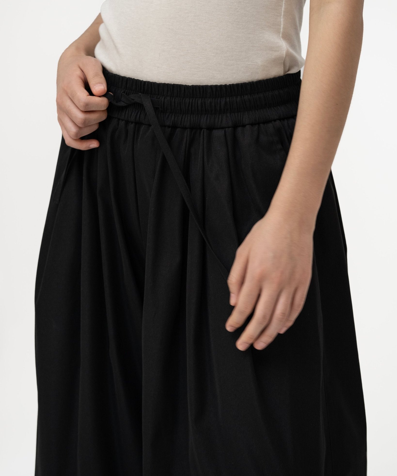 Pleated Balloon Jogger 2.0 - Black - G R A Y E