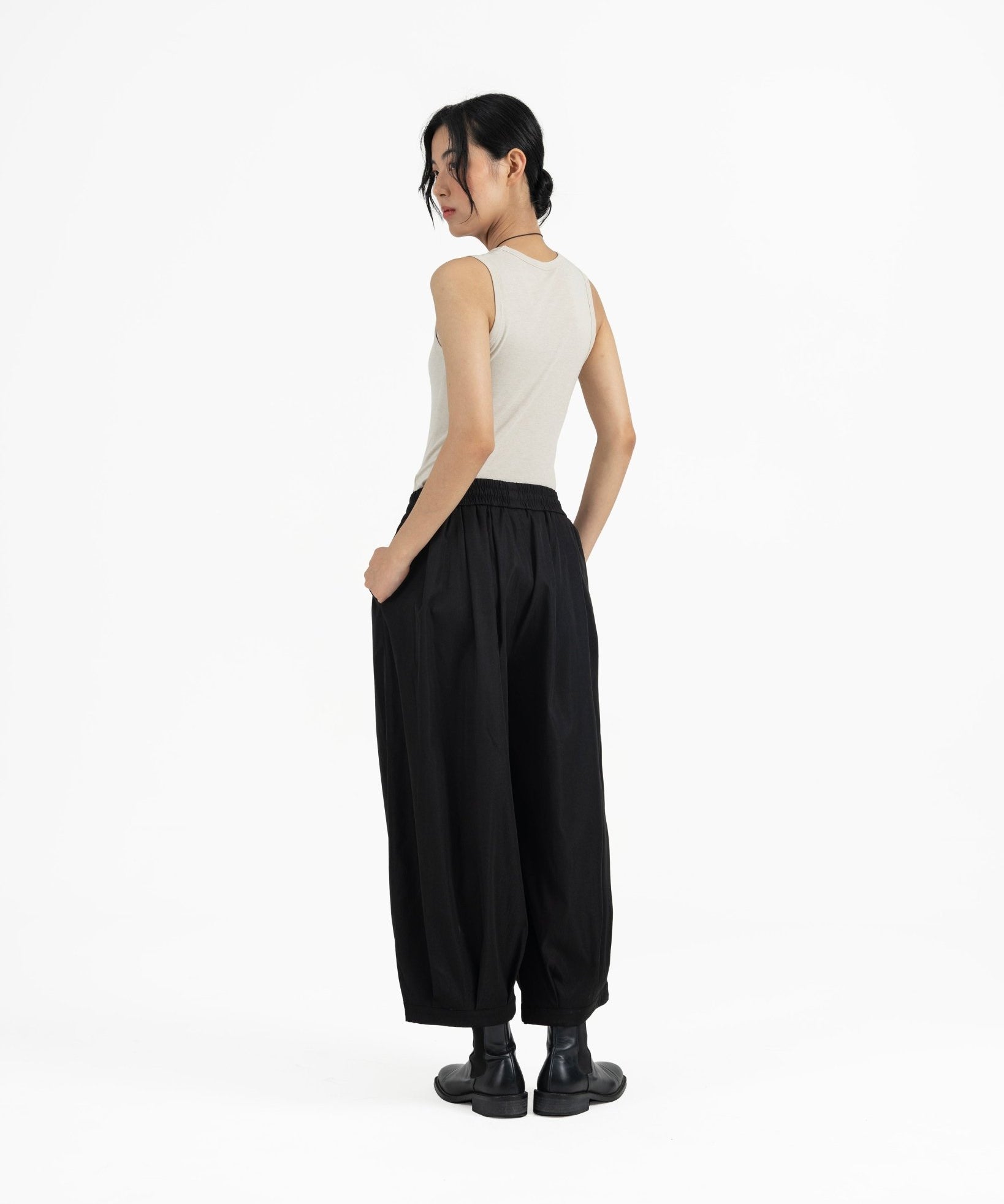 Pleated Balloon Jogger 2.0 - Black - G R A Y E