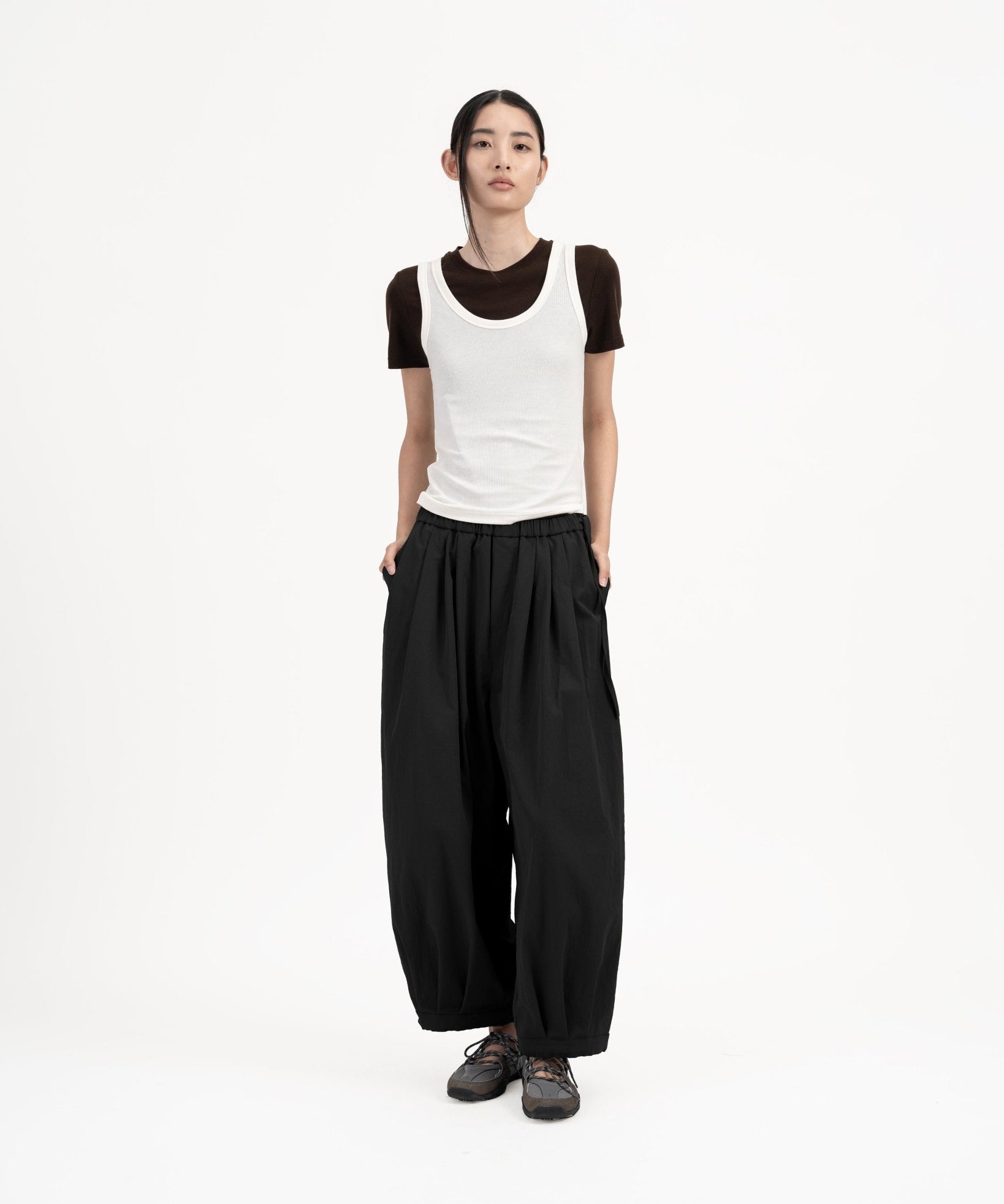 Pleated Balloon Jogger 3.0 - Black - G R A Y E