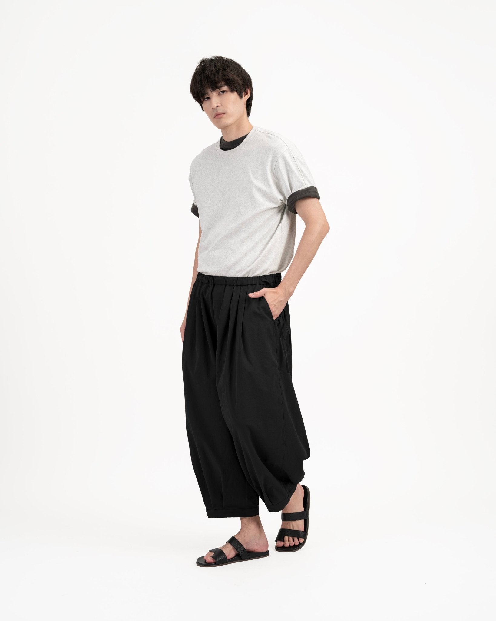 Pleated Balloon Jogger 3.0 - Black - G R A Y E