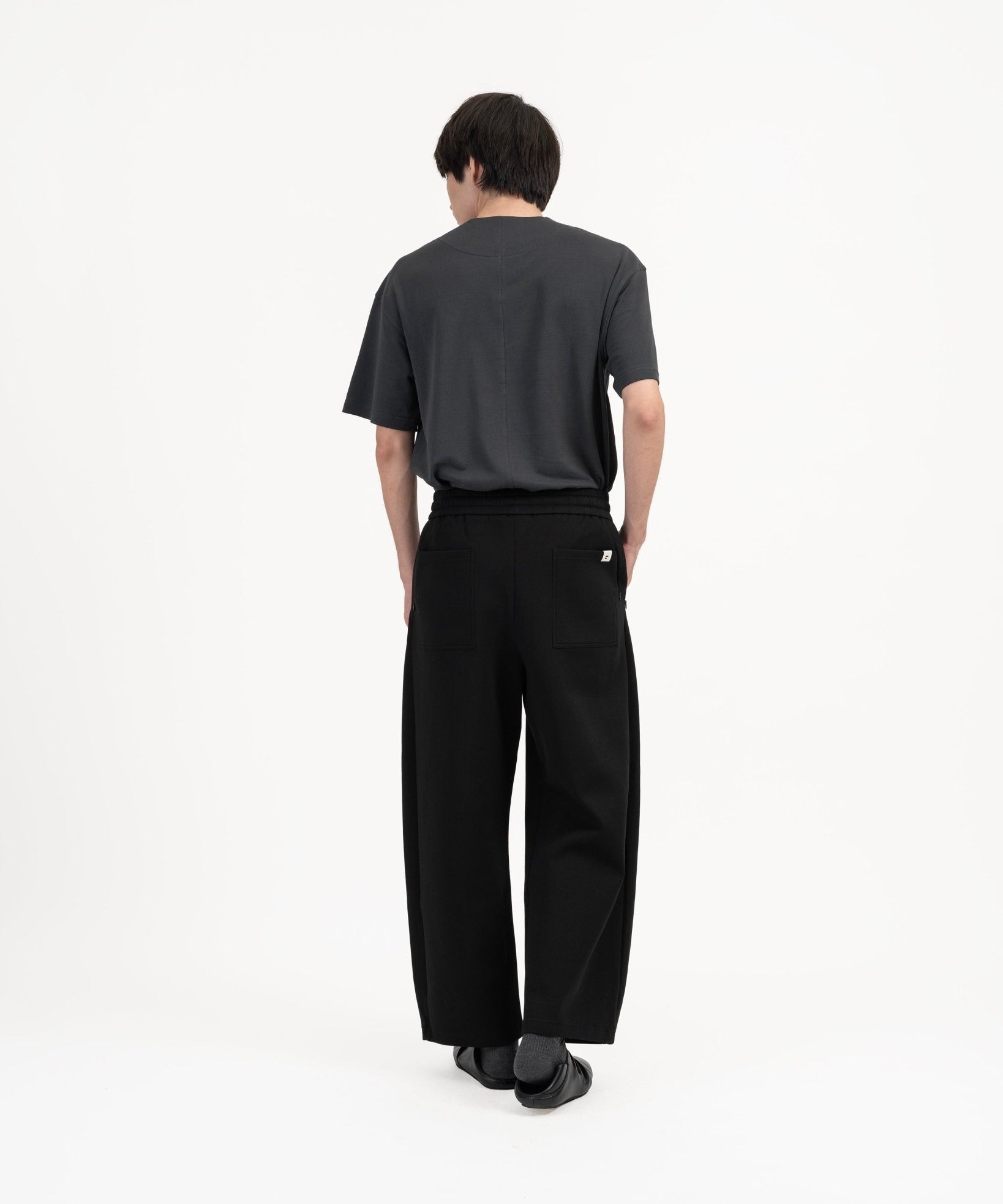 Pleated Sweatpants - Black - G R A Y E