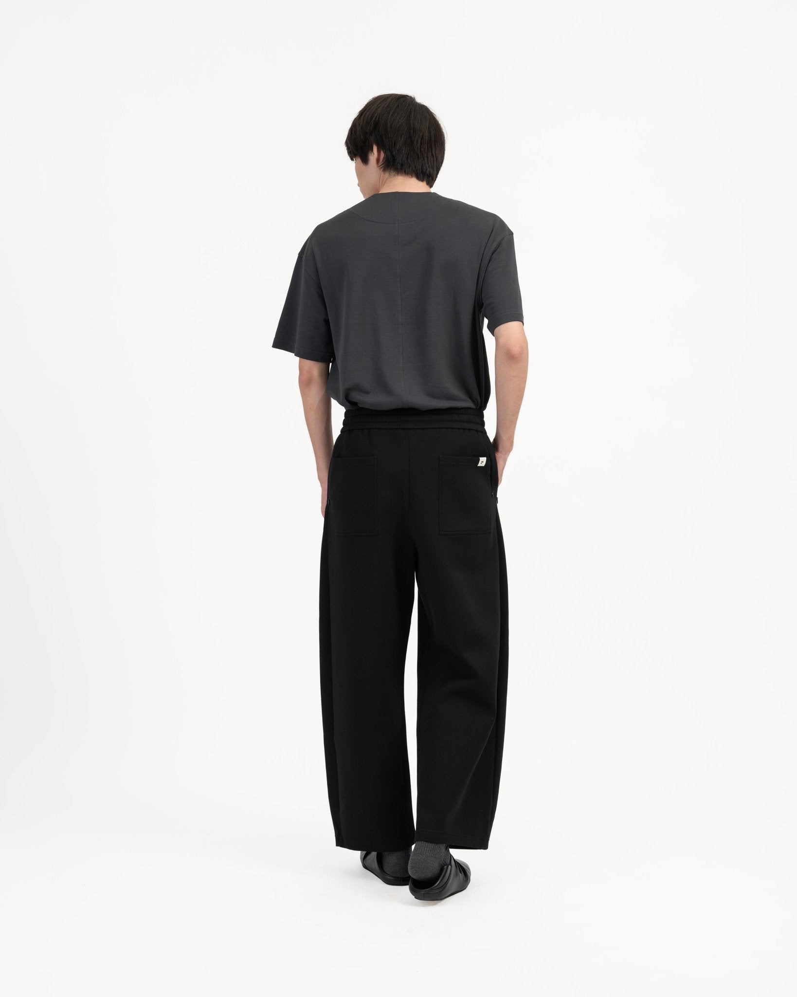 Pleated Sweatpants - Black - G R A Y E