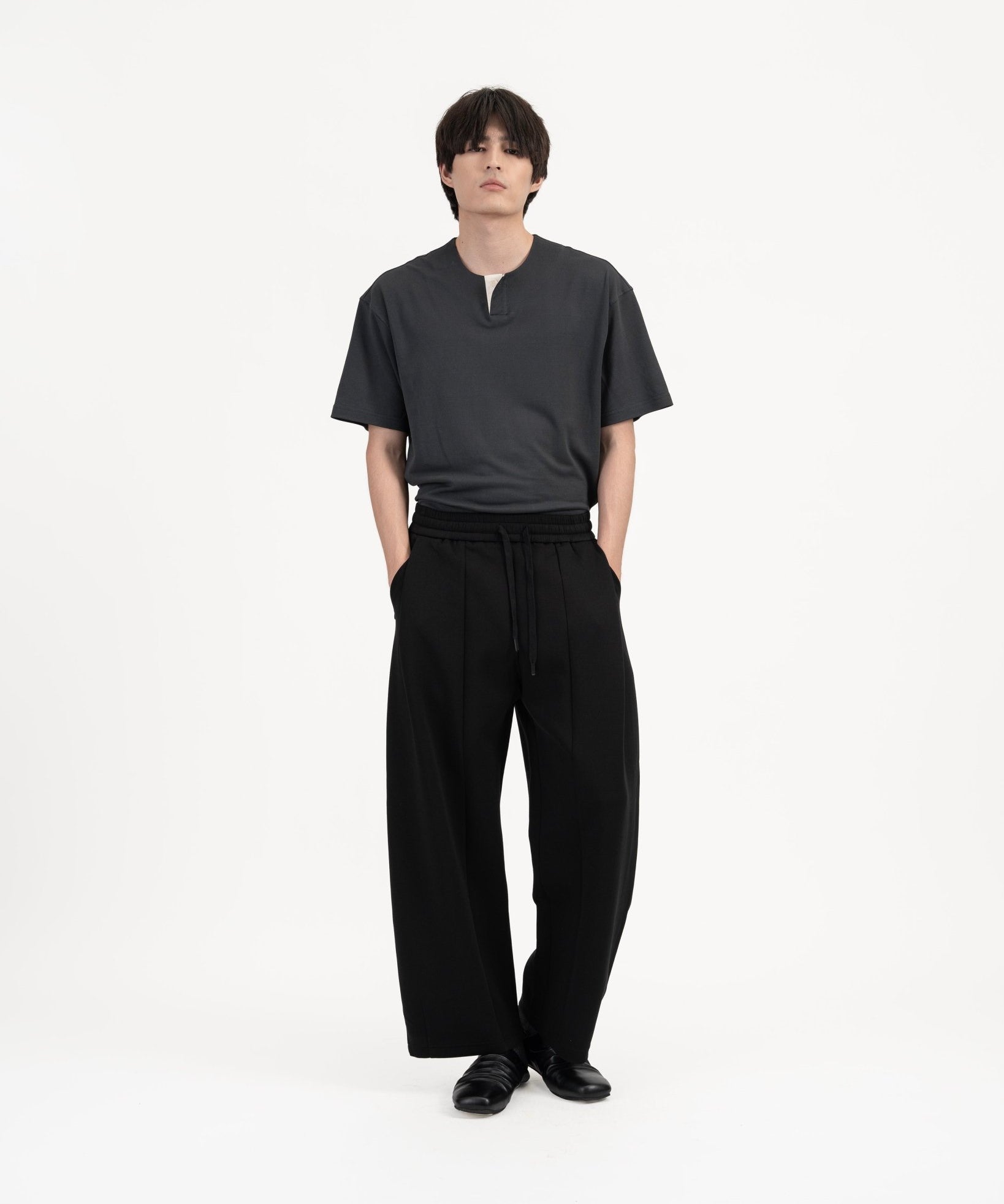 Pleated Sweatpants - Black - G R A Y E