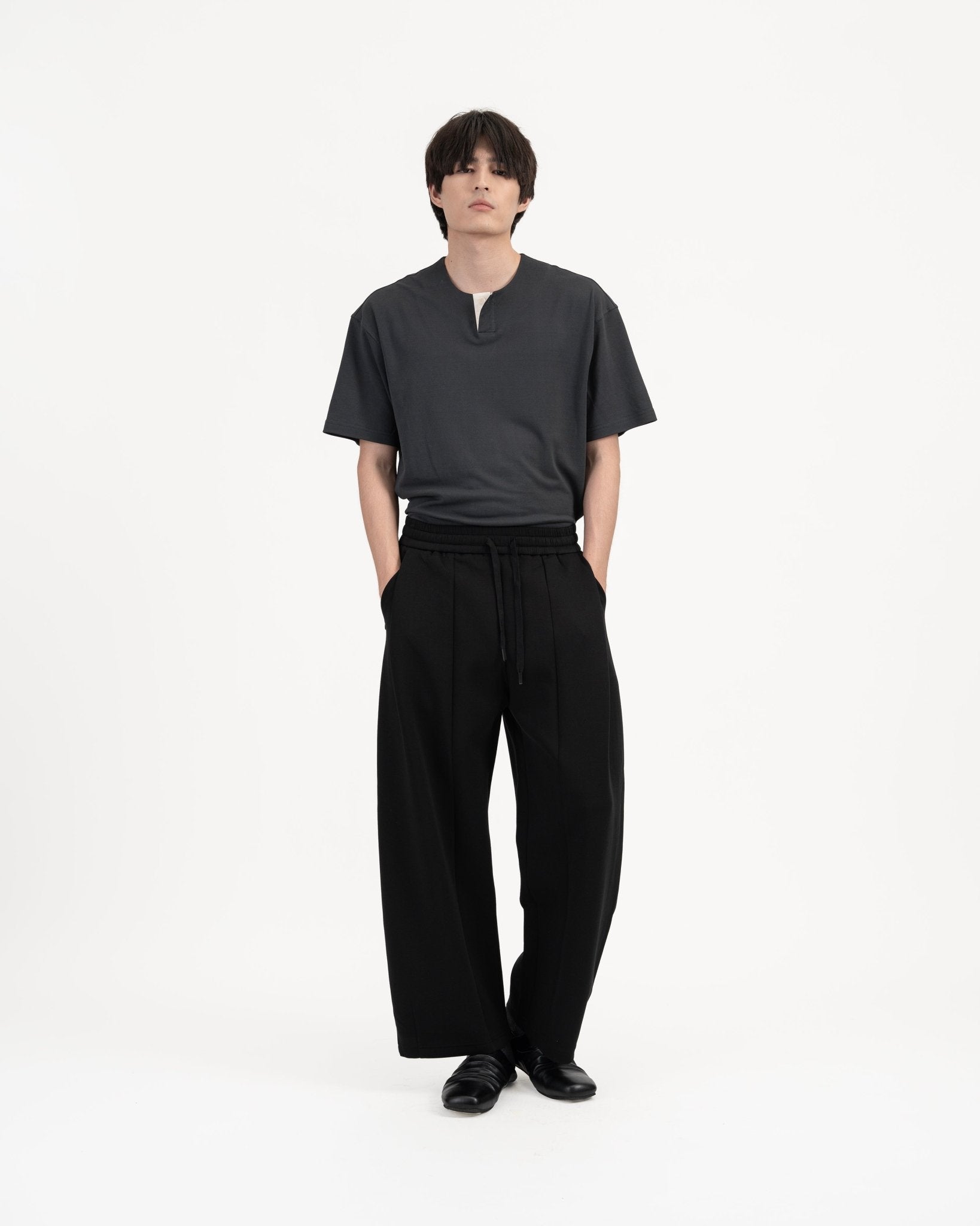 Pleated Sweatpants - Black - G R A Y E