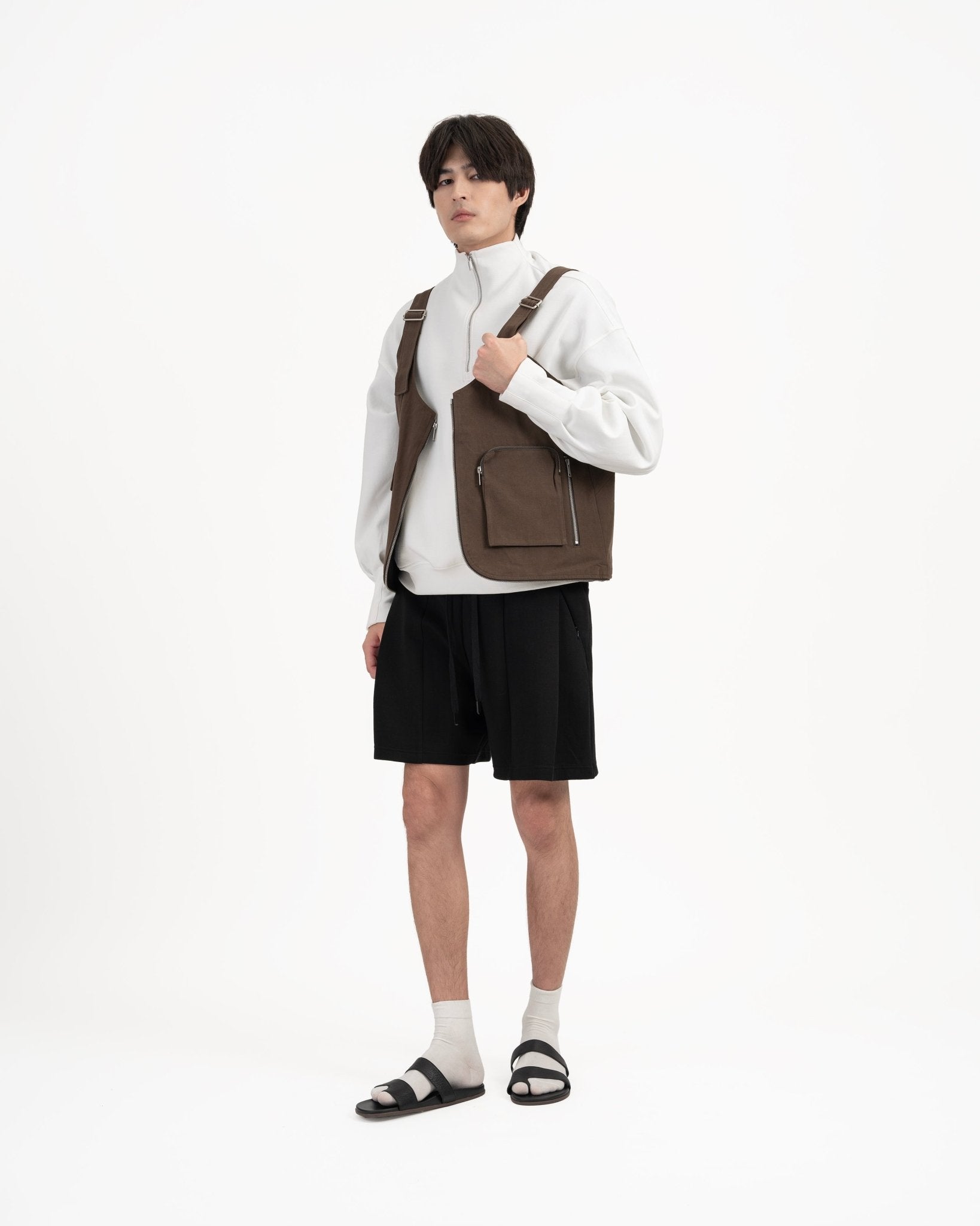Pleated Sweatshorts - Black - G R A Y E