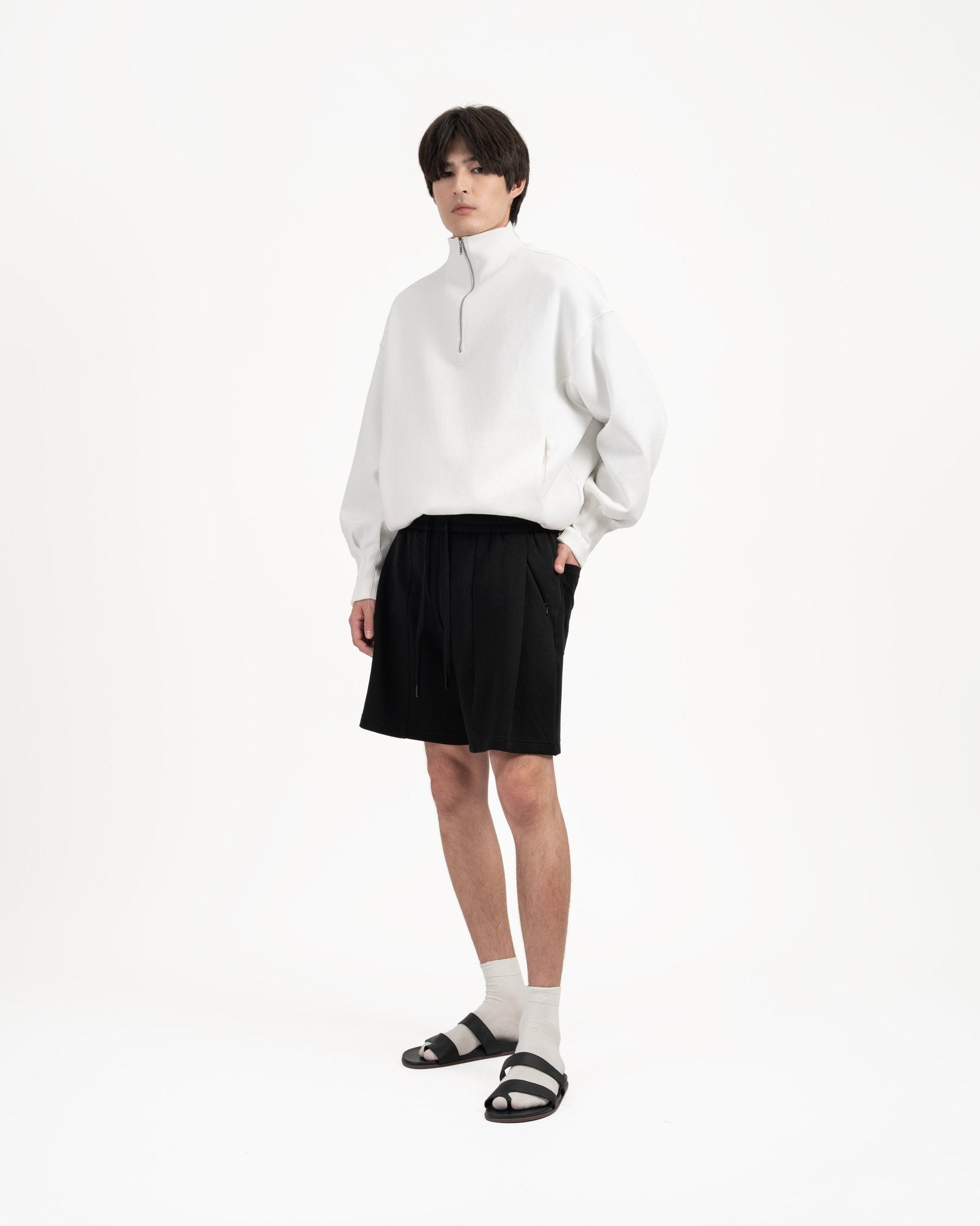 Pleated Sweatshorts - Black - G R A Y E