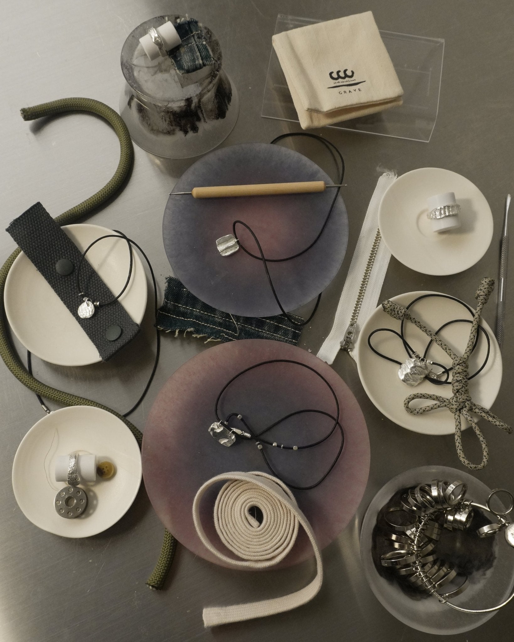 Silver Forms Experience - G R A Y E