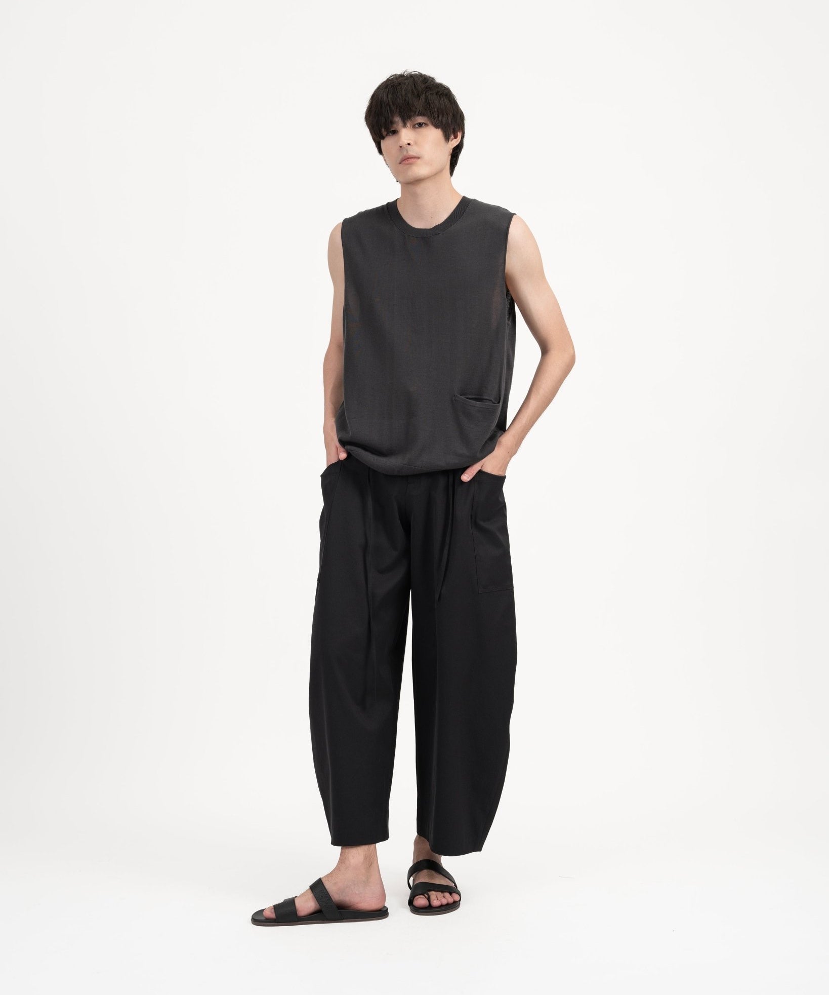 SOLOTEX® Barrel - Leg Trousers - Black - G R A Y E
