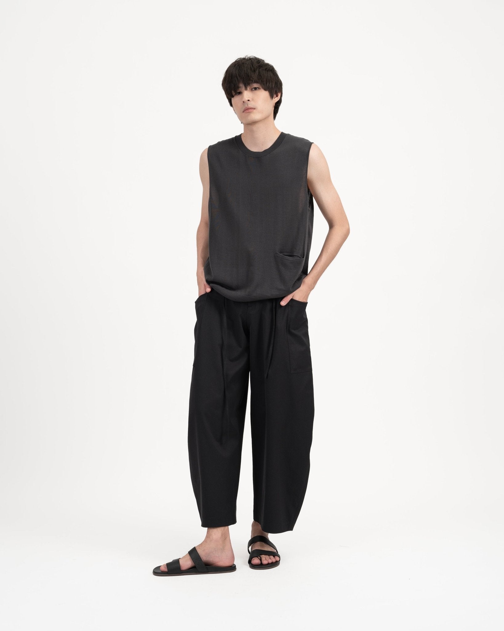 SOLOTEX® Barrel - Leg Trousers - Black - G R A Y E